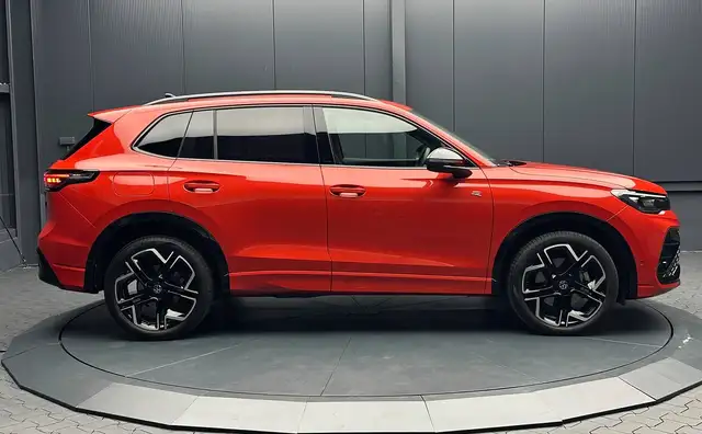 Volkswagen Tiguan view 6