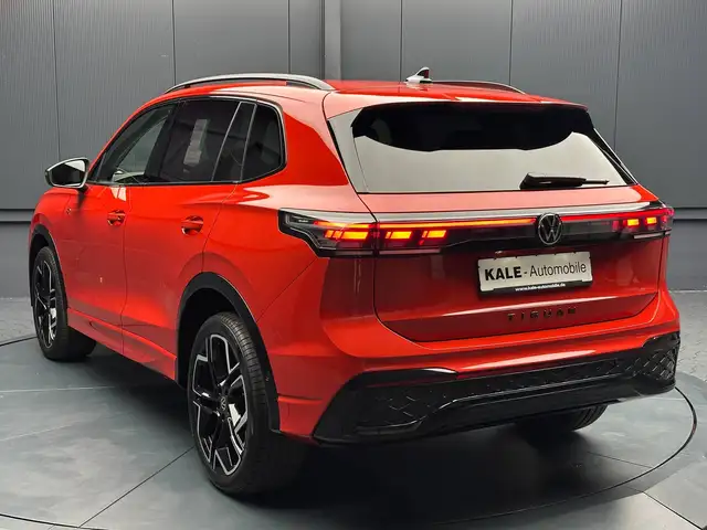 Volkswagen Tiguan view 3