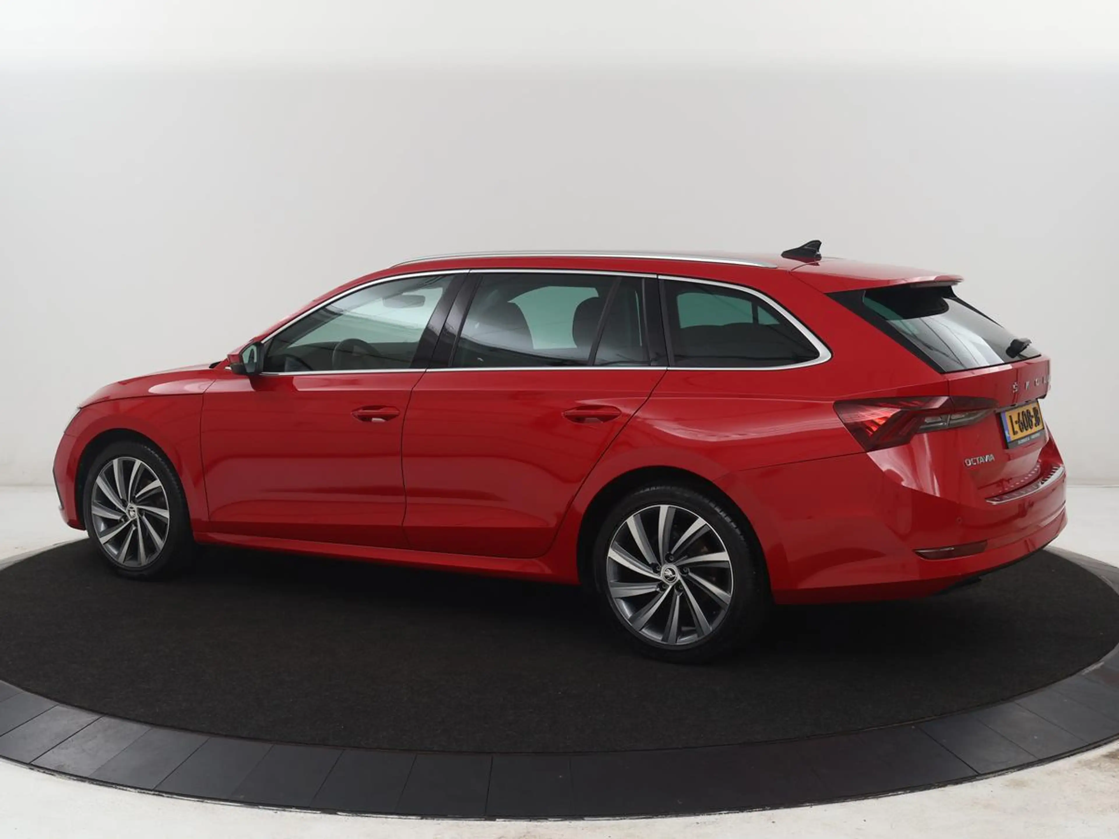 Skoda Octavia Combi 1.5 TSI First Edition | Stoelverwarming | Cr — photo 2