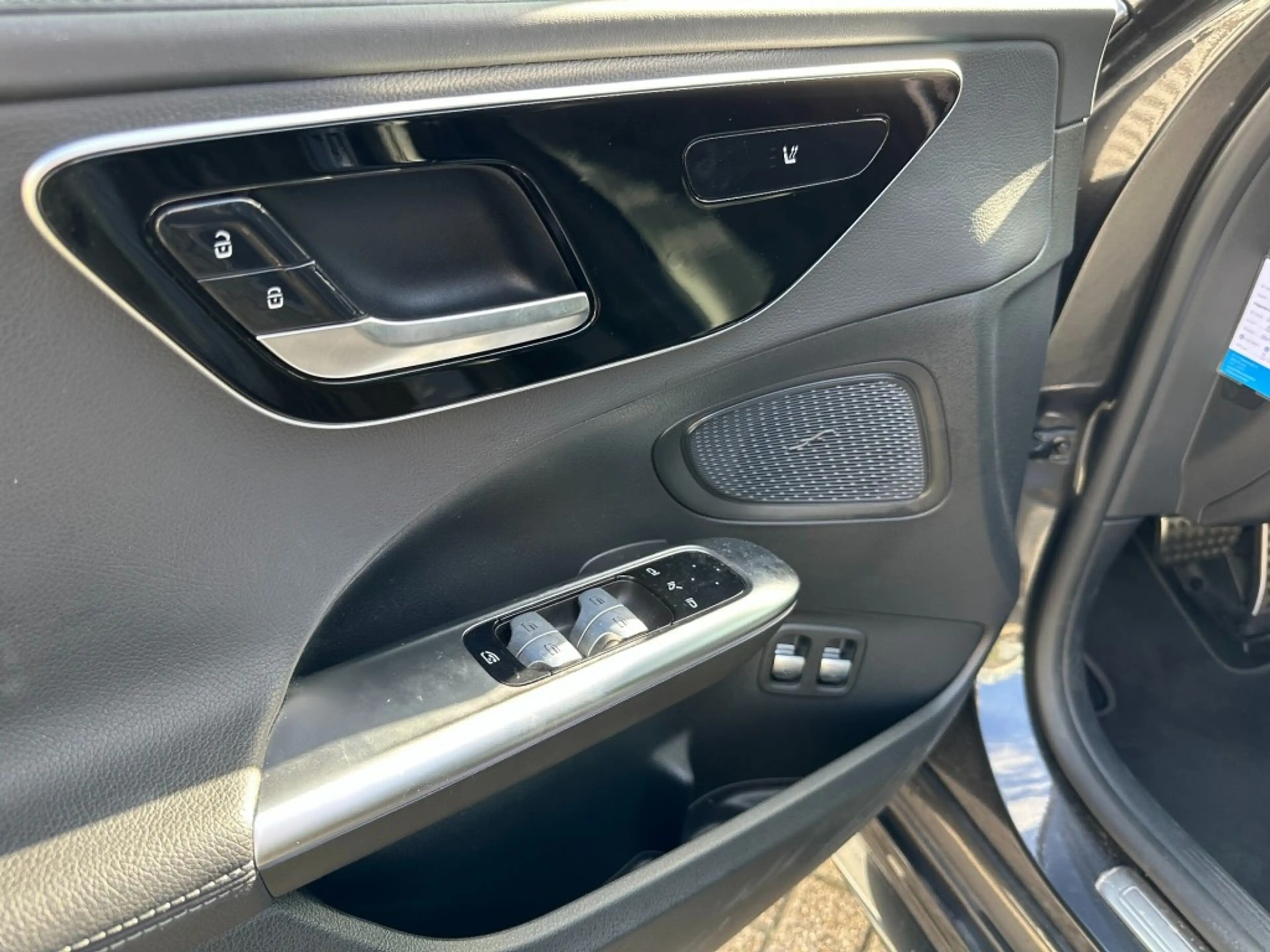 Mercedes-Benz C 300 300e AMG Line Trekhaak Camera LED Stoelverwarm — photo 11
