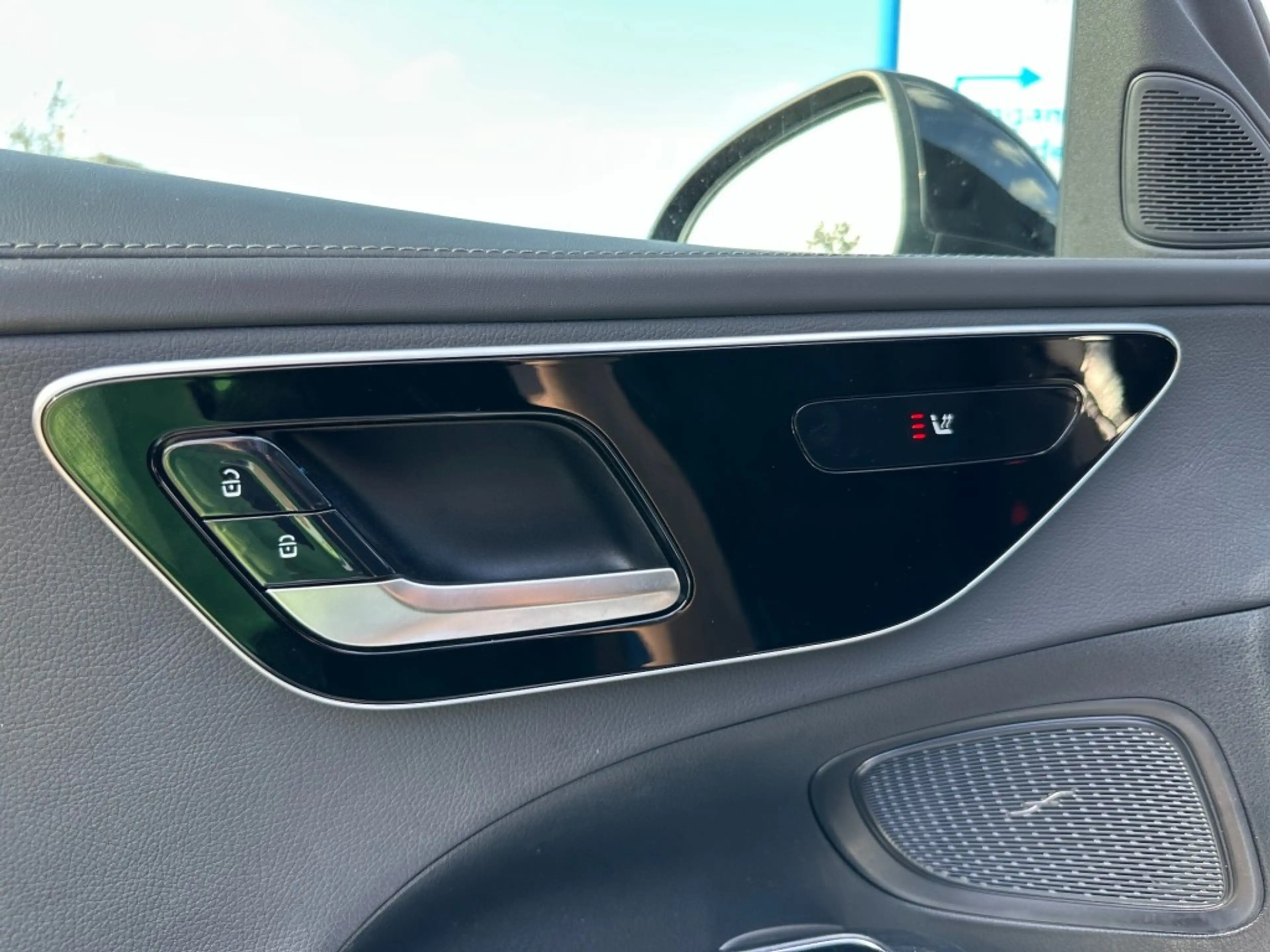 Mercedes-Benz C 300 300e AMG Line Trekhaak Camera LED Stoelverwarm — photo 12