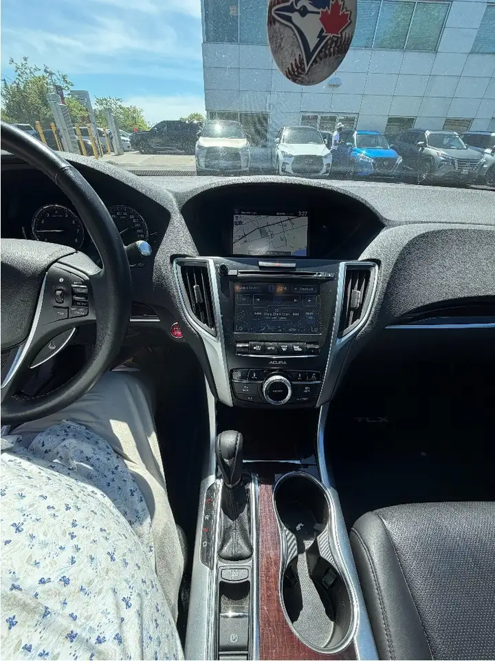 Acura TLX снимка Acura TLX