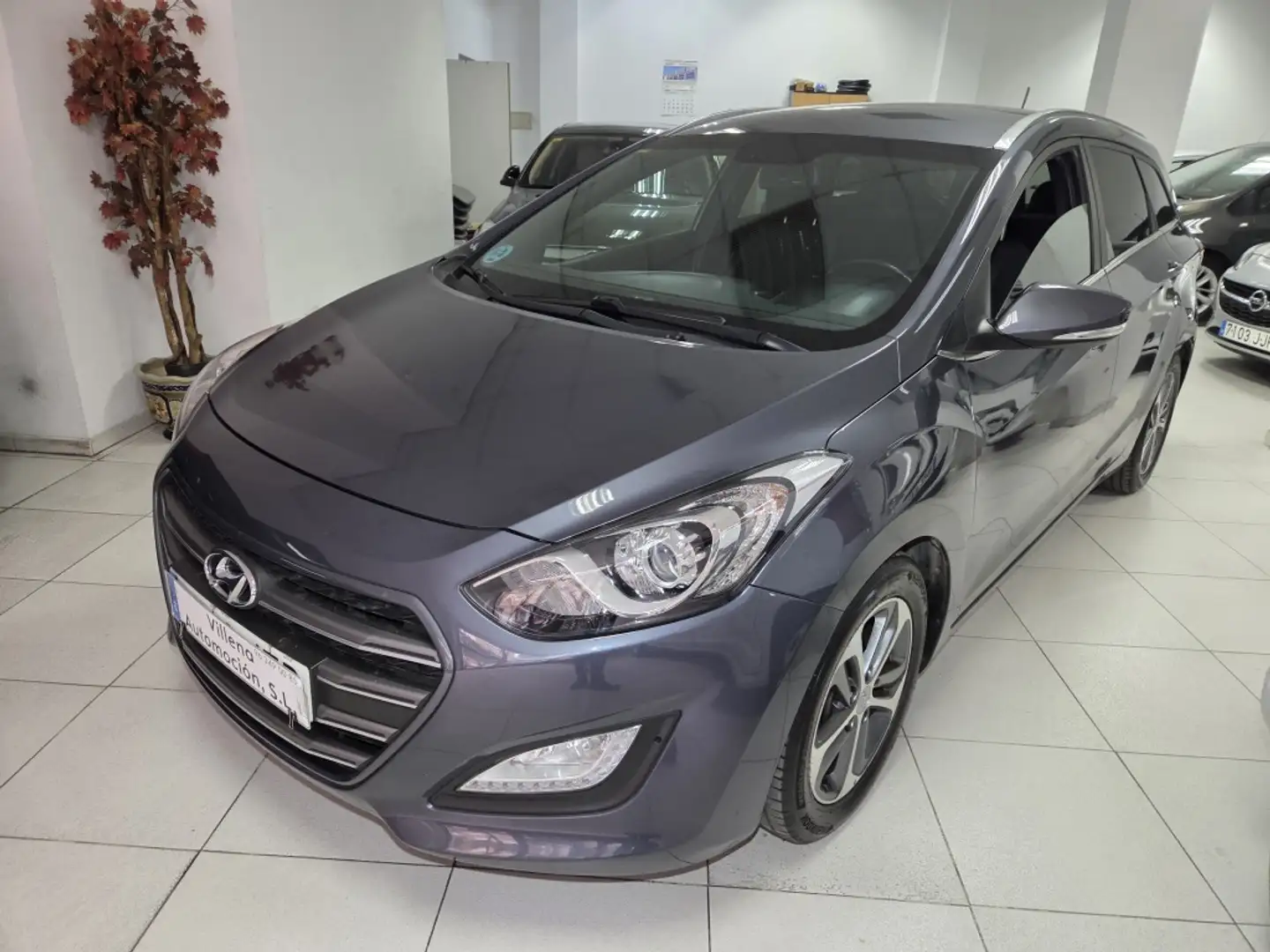 Hyundai i30 CW 1.6CRDi BD Go Plus 110 Gris - 2