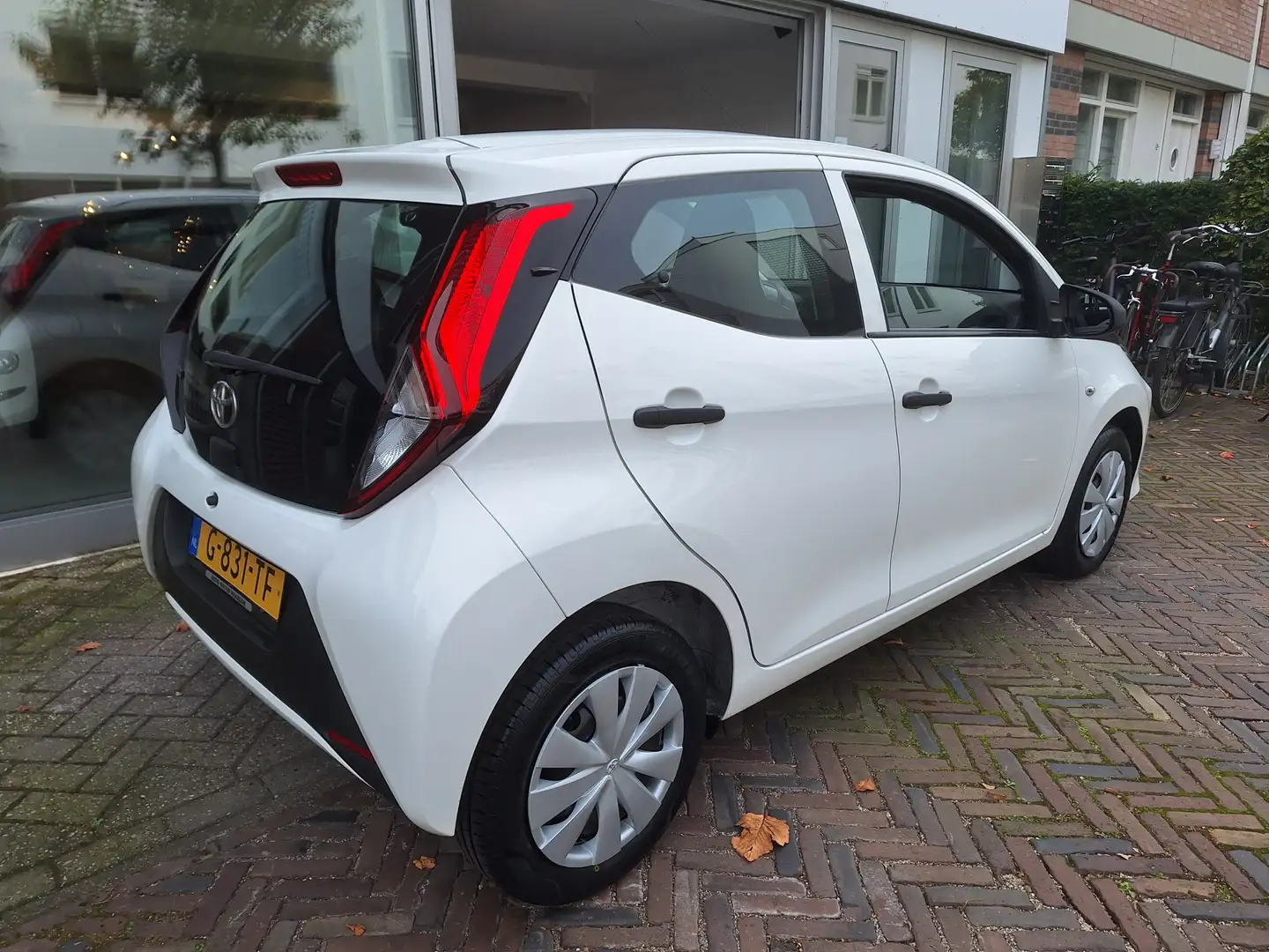 Toyota Aygo 1.0 VVT-i X-Fun 5Drs /Airco/Bluetooth/Led/Garantie Wit - 2