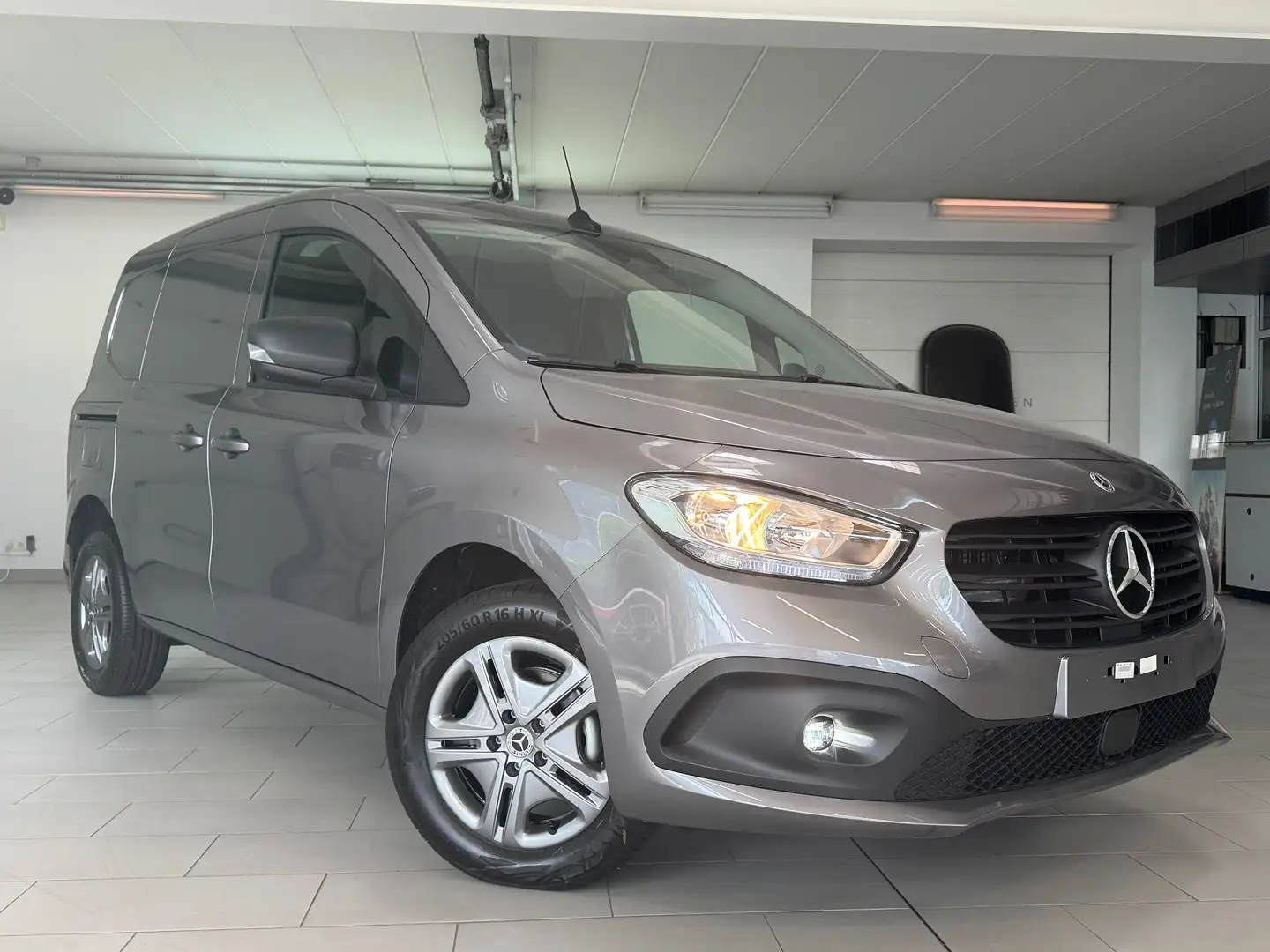Mercedes-Benz Citan pro / 21.927+BTW / driezit / Gris - 1