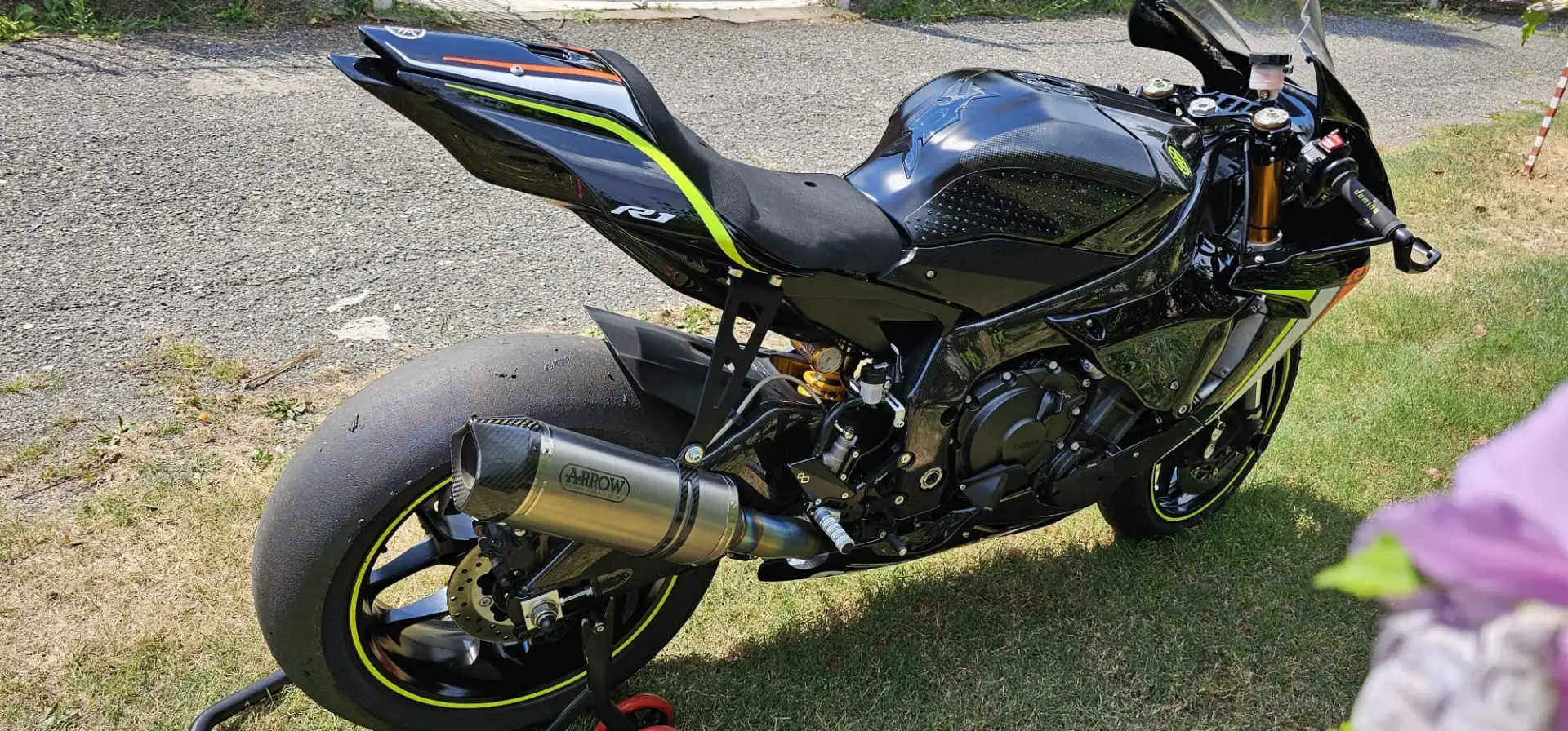 Yamaha YZF-R1 Nero - 2