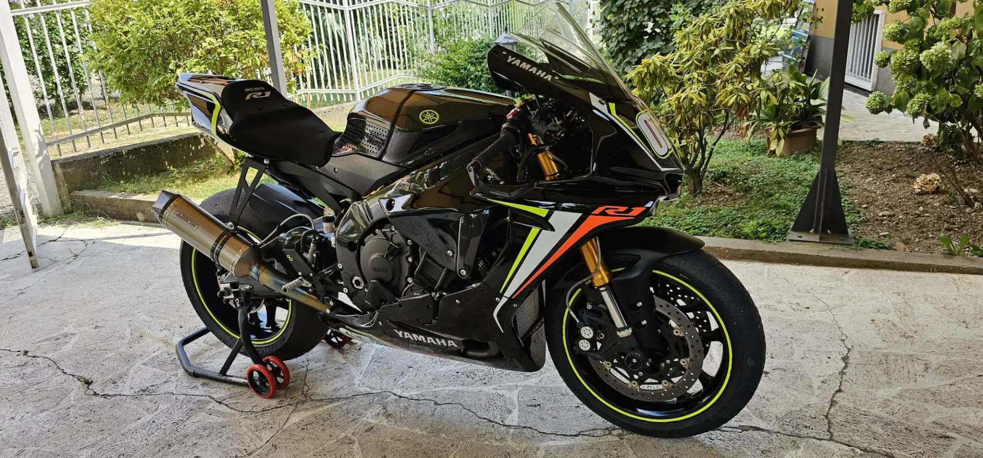 Yamaha YZF-R1 Nero - 1
