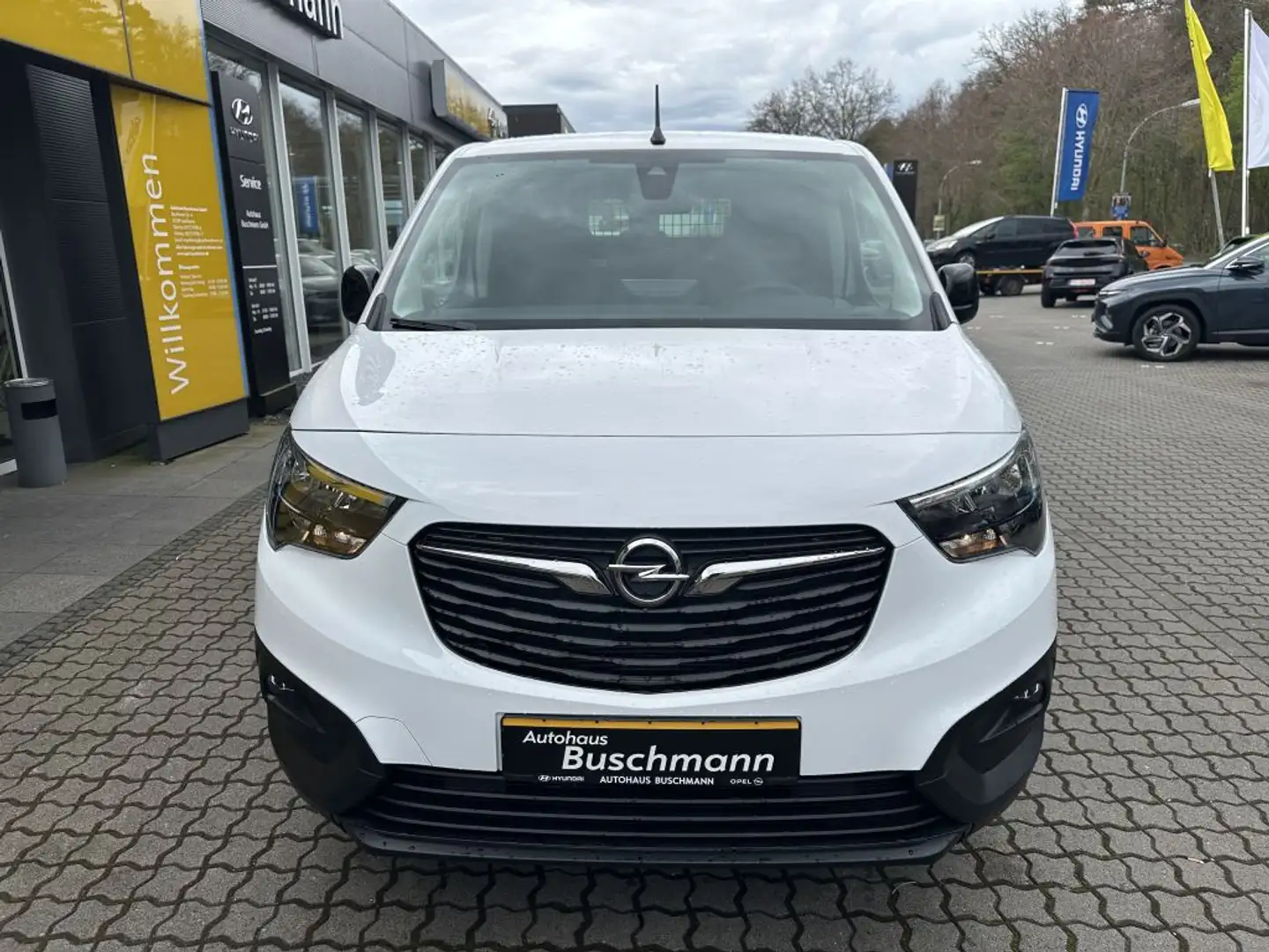 Opel Combo-e Cargo 50-kWh Beyaz - 2