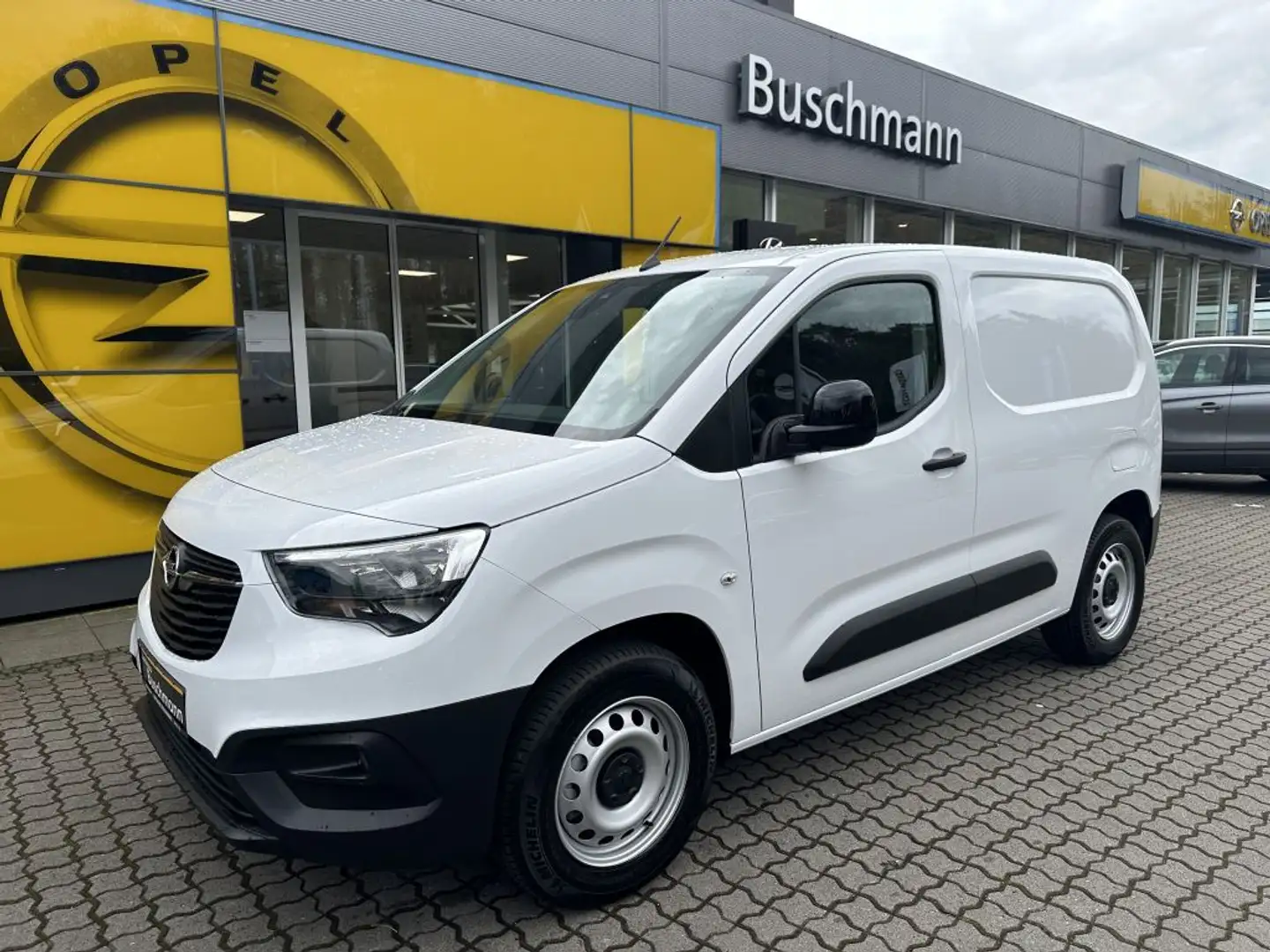 Opel Combo-e Cargo 50-kWh Fehér - 1