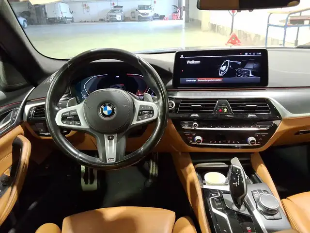 BMW 5 Series view 3