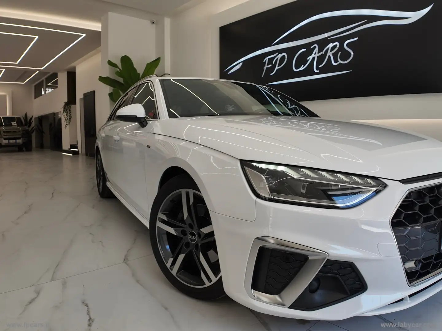 Audi A4 30 TDI/136CV S tronic S line edition Bianco - 2