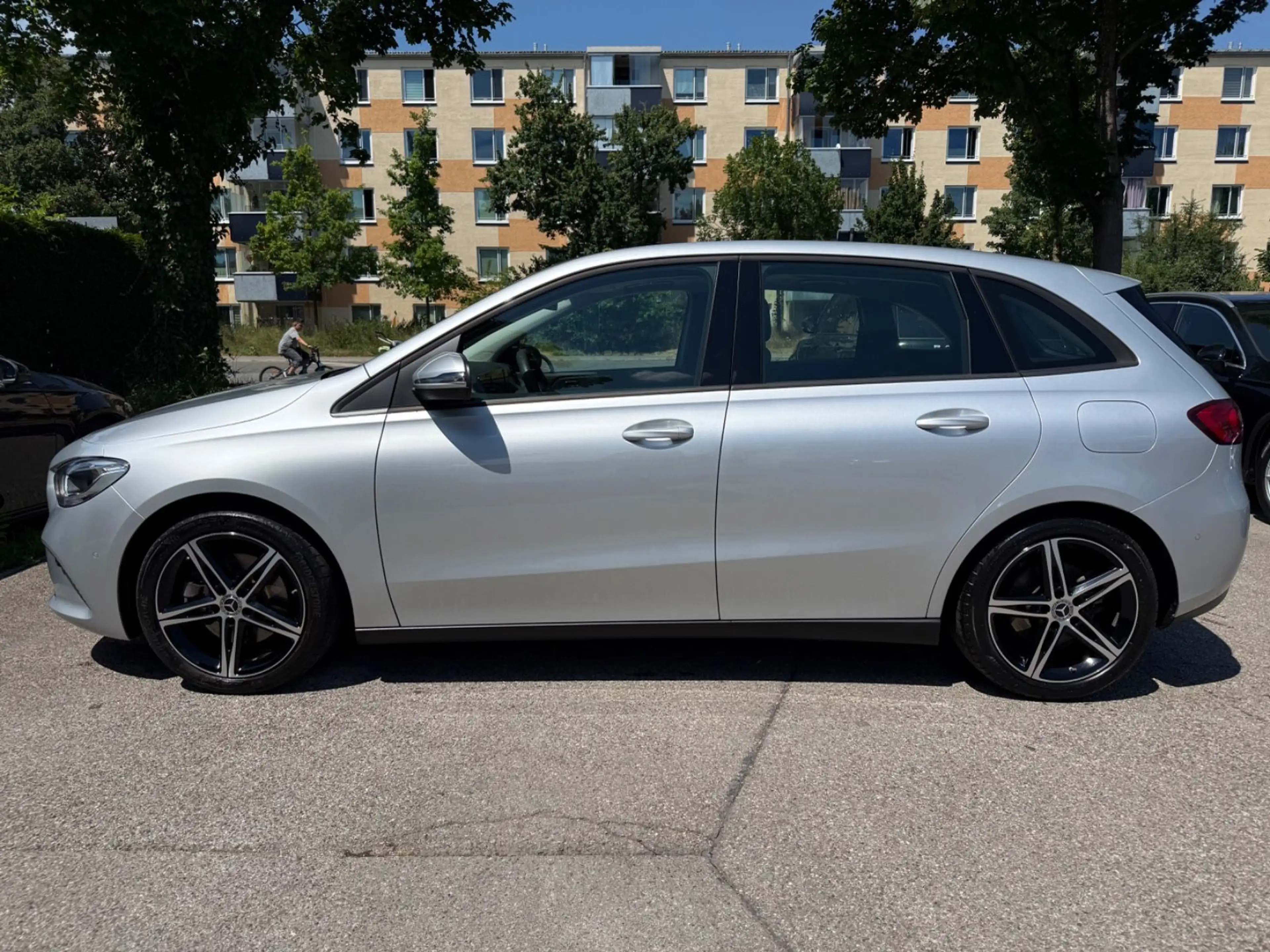 Mercedes-Benz B 220 d AUT~Kam~Pano~MBUX~PDC~Spur~ — photo 2