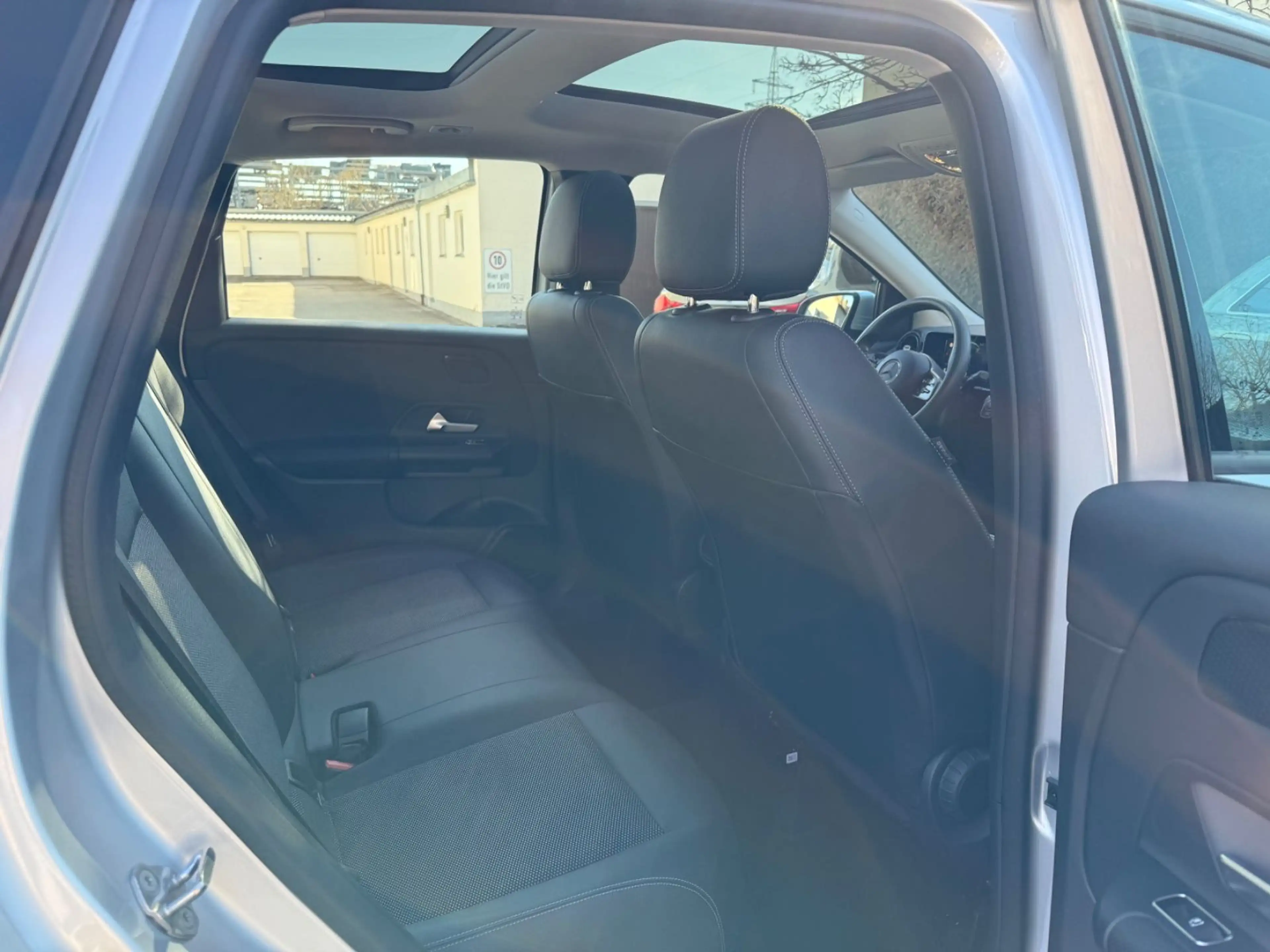 Mercedes-Benz B 220 d AUT~Kam~Pano~MBUX~PDC~Spur~ — photo 12