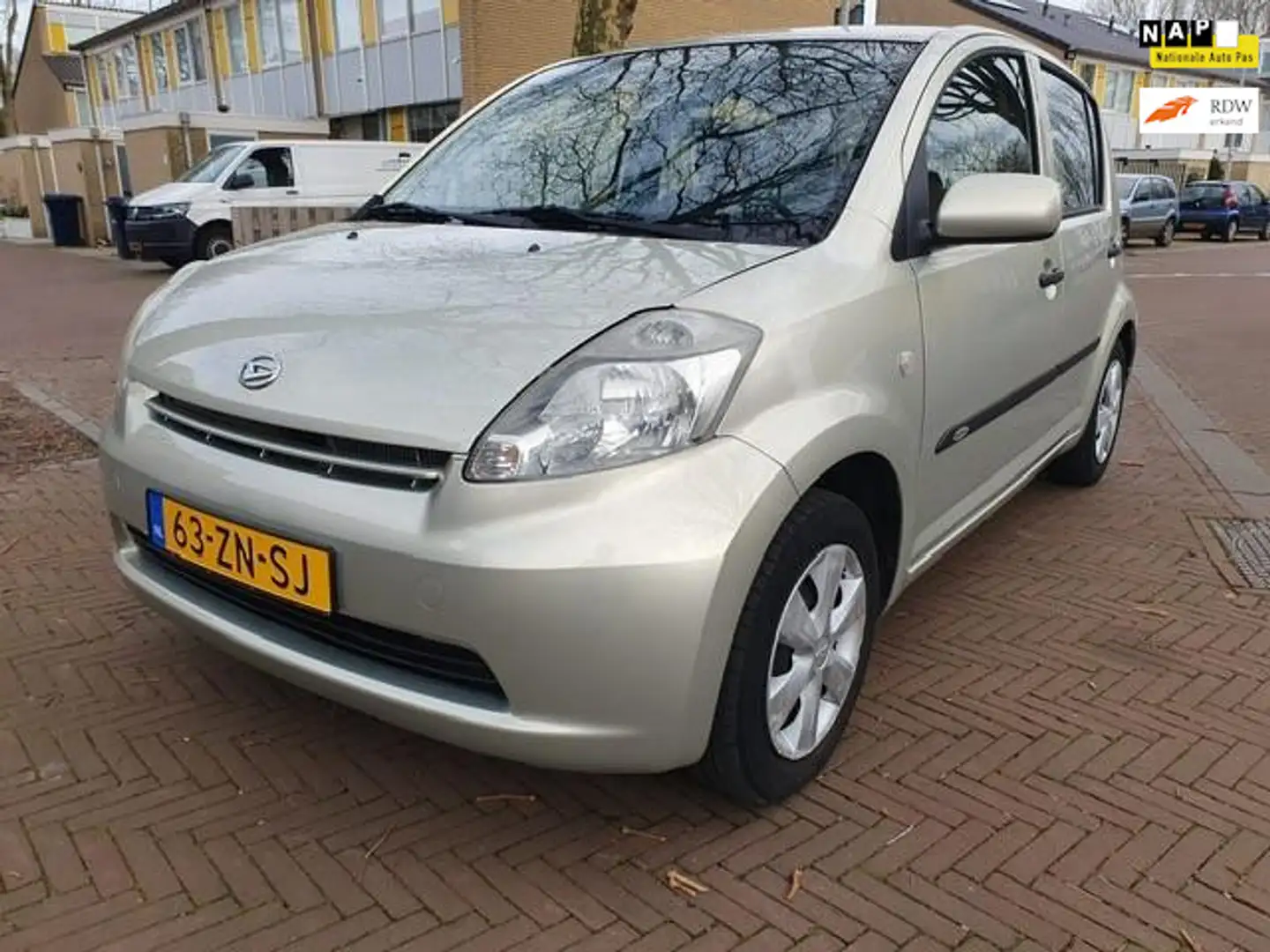 Daihatsu Sirion 2 AUTOMAAT / 80.000 NAP / Mooie auto / 5 deurs Бежевий - 1