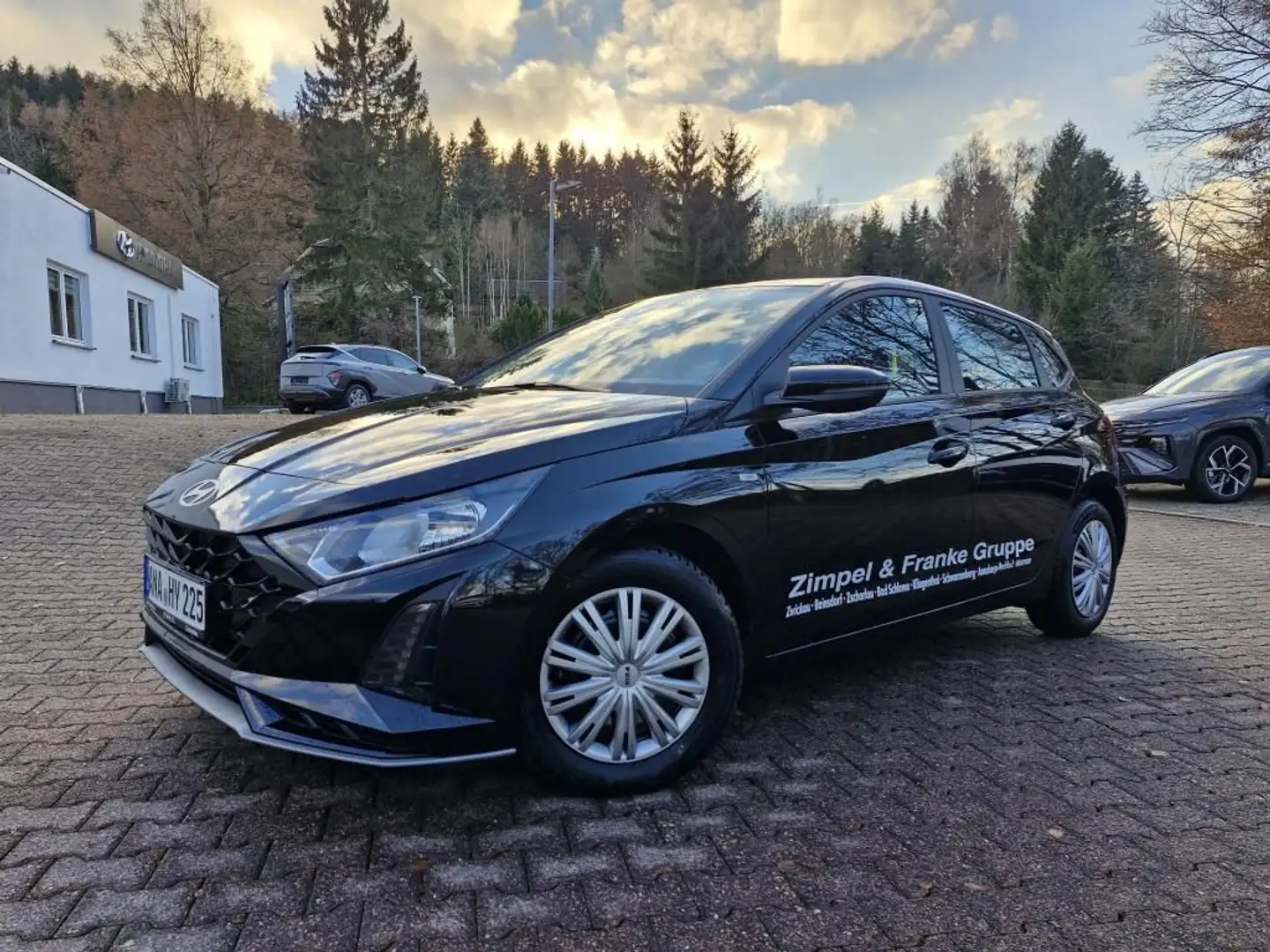 Hyundai i20 1.0T Navi+Ambiente+Sitzhzg. Schwarz - 1