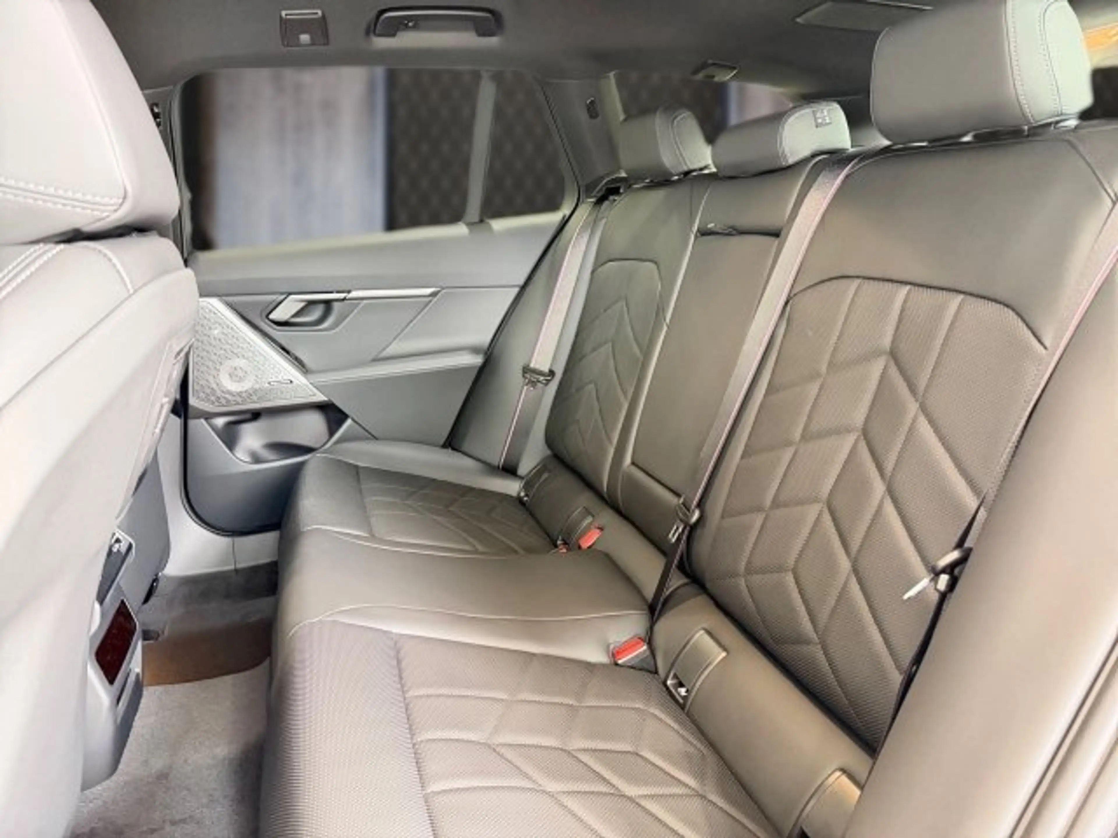 BMW i5 eDrive40 Touring — photo 12