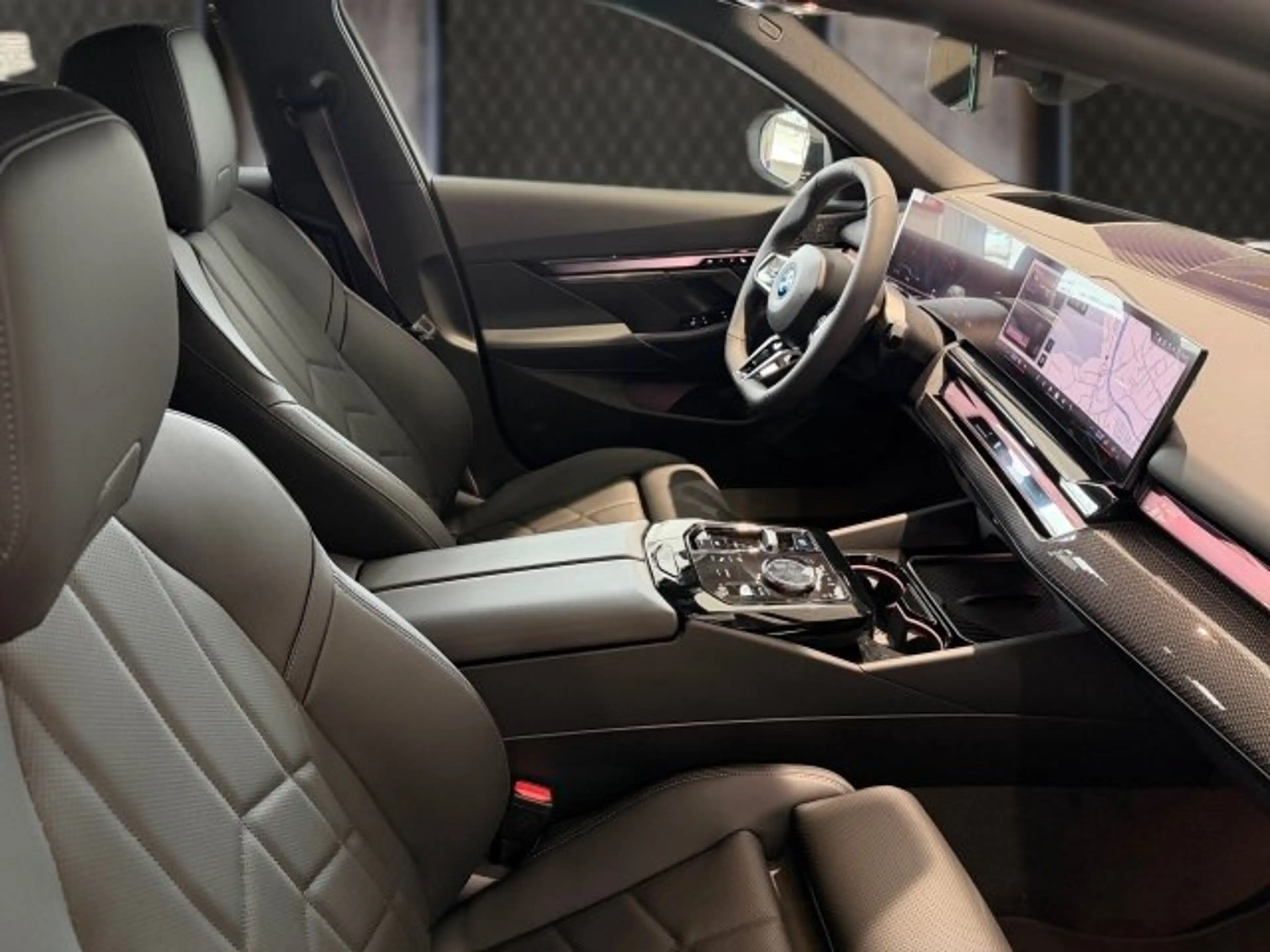 BMW i5 eDrive40 Touring — photo 11