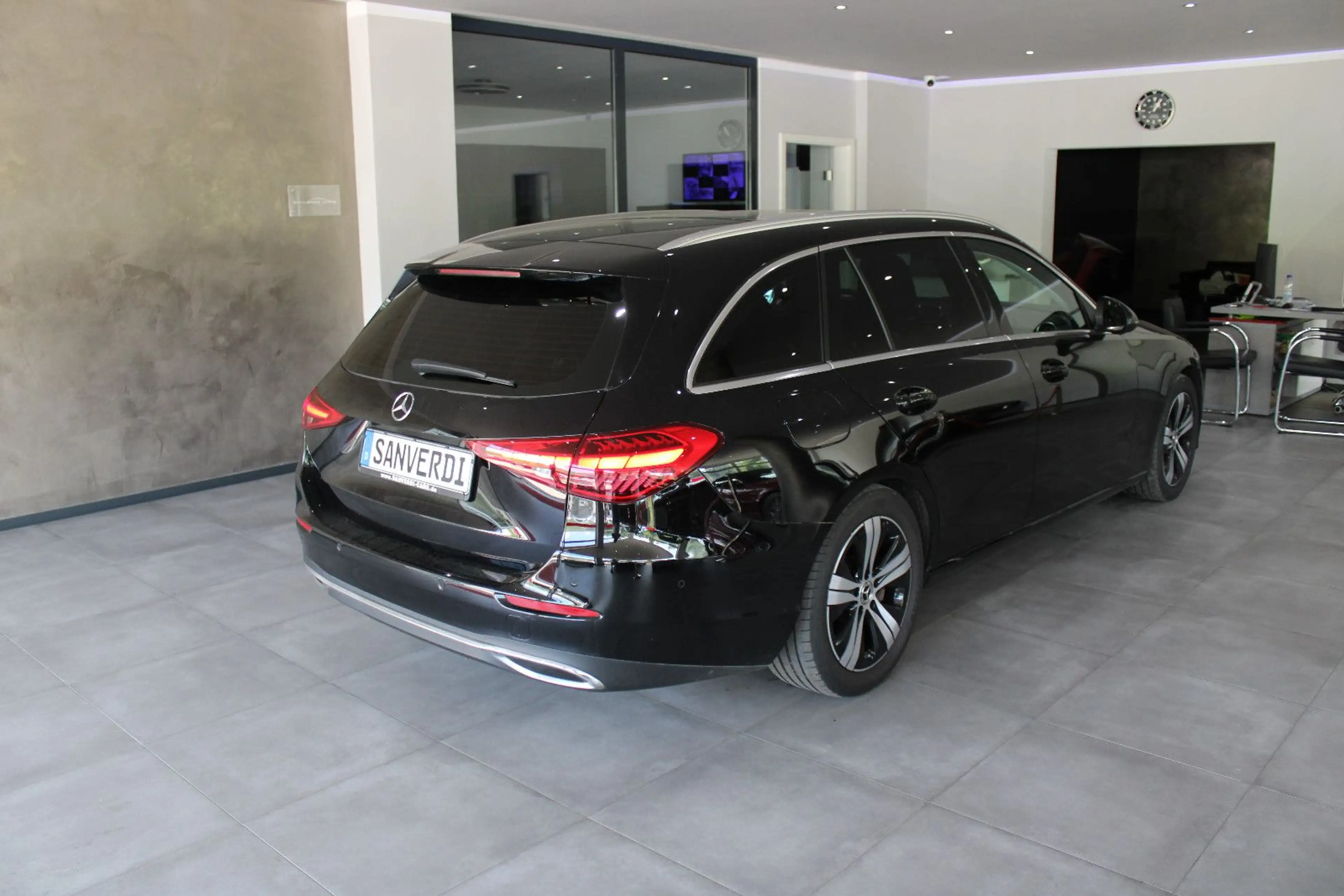 Mercedes-Benz C 200 d T AVANTGARDE BURMESTER AHK *I.HAND* — photo 14