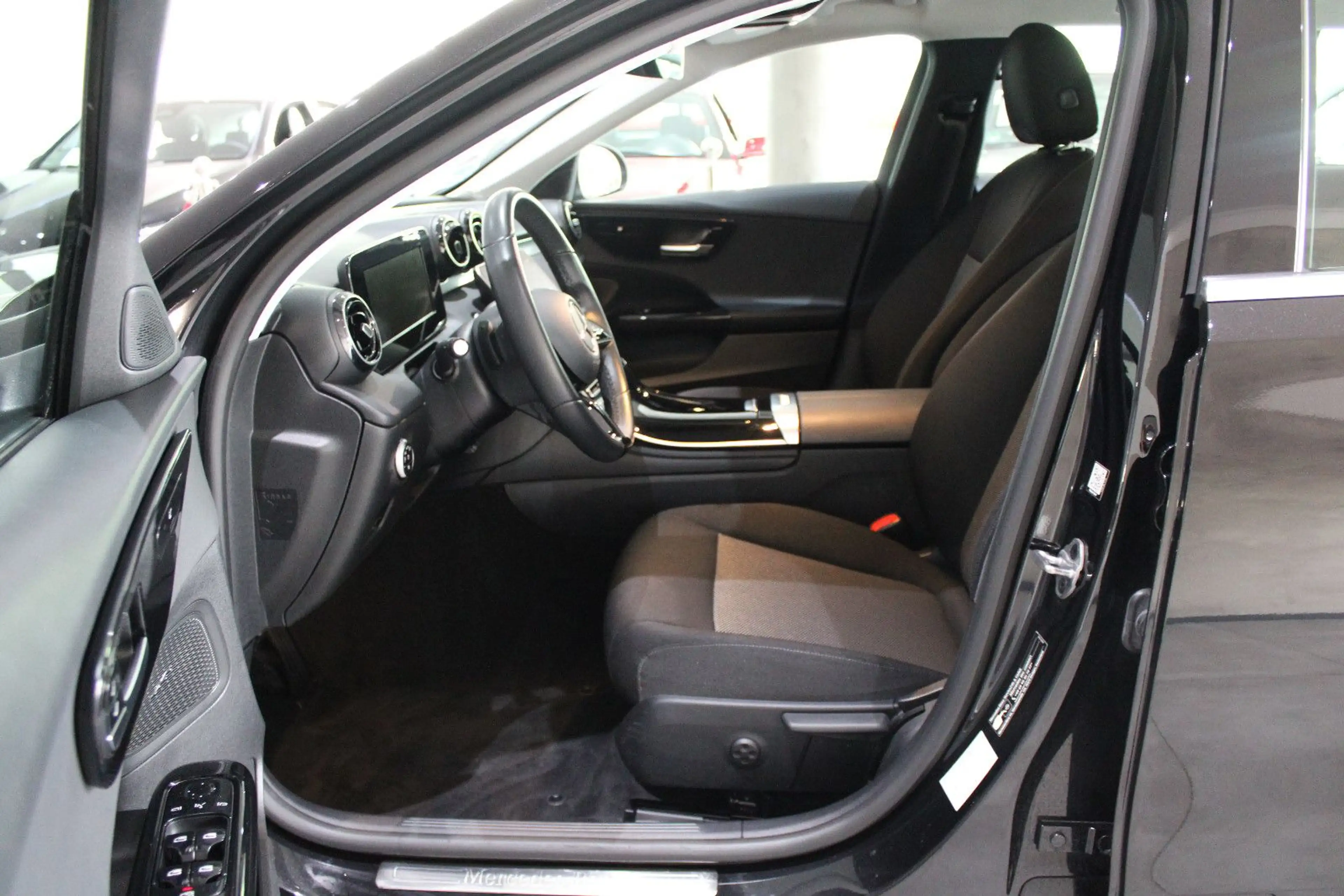 Mercedes-Benz C 200 d T AVANTGARDE BURMESTER AHK *I.HAND* — photo 7