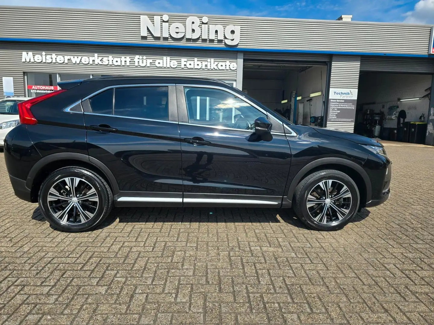 Mitsubishi Eclipse Cross 1.5 CVT Spirit+/AHK/ Negru - 1