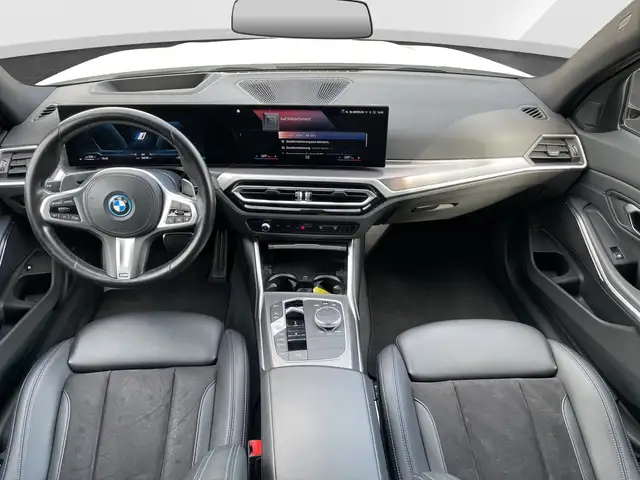 BMW 3 Series view 8