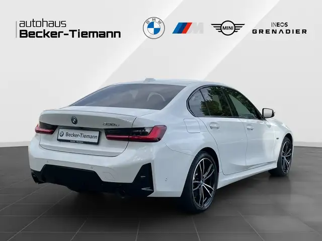 BMW 3 Series view 6