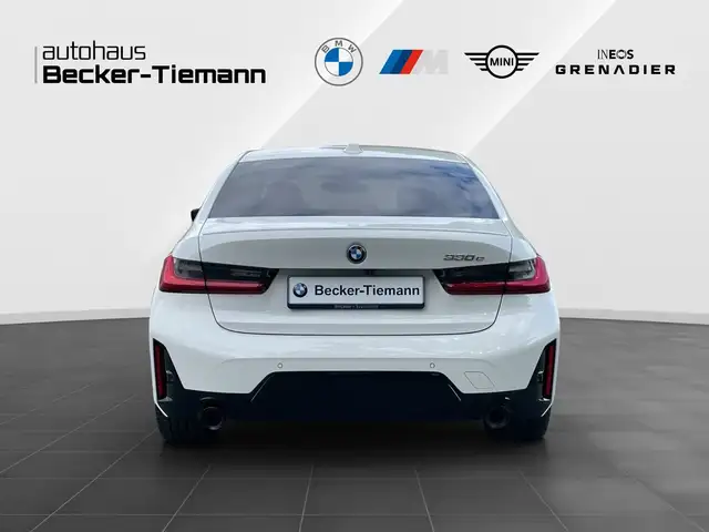 BMW 3 Series view 5