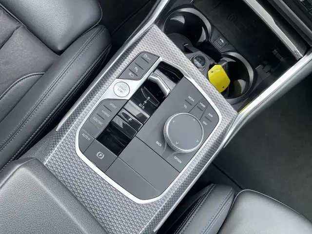 BMW 3 Series view 11