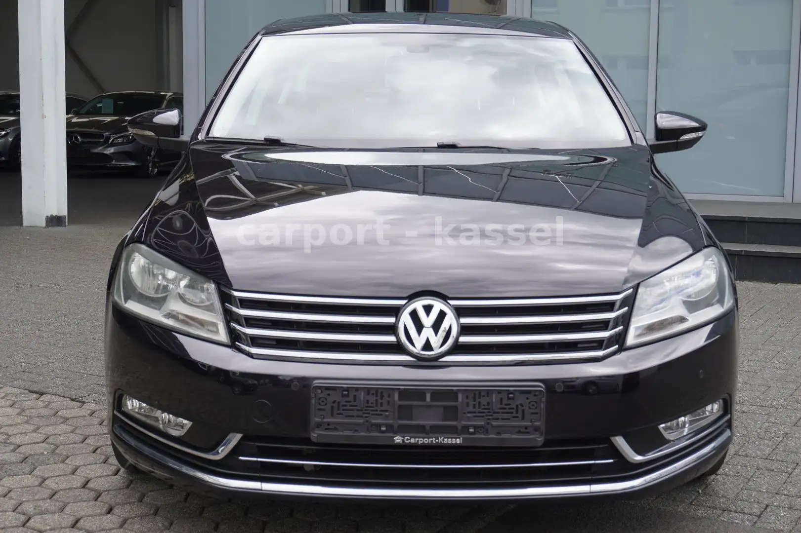 Volkswagen Passat Highline Limousine/6-Gang/Navi/Tempomat Zwart - 2
