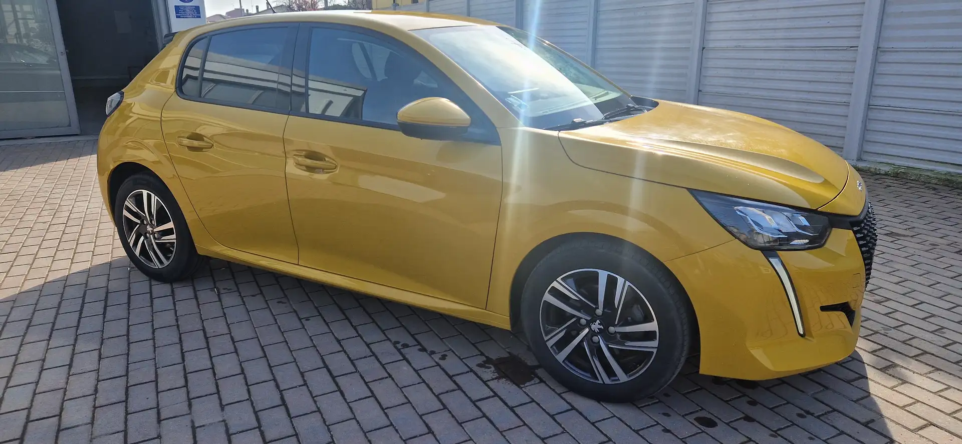 Peugeot 208 1.2 puretech Allure **OK NEOPATENTATI** Giallo - 2