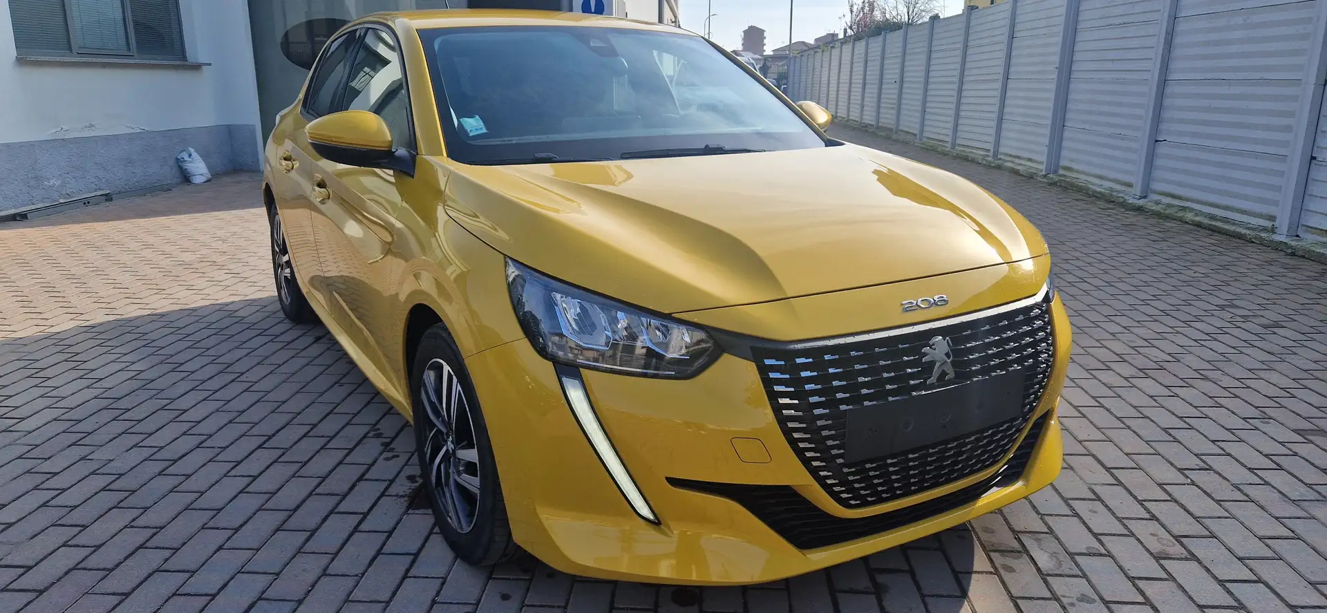 Peugeot 208 1.2 puretech Allure **OK NEOPATENTATI** Giallo - 1