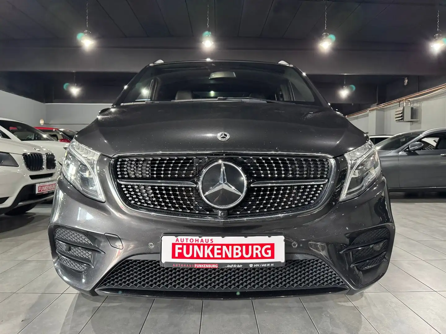 Mercedes-Benz V 300 d 4M Lang AMG PANO/DISTR/AUT/LED/BURMESTER Grau - 2