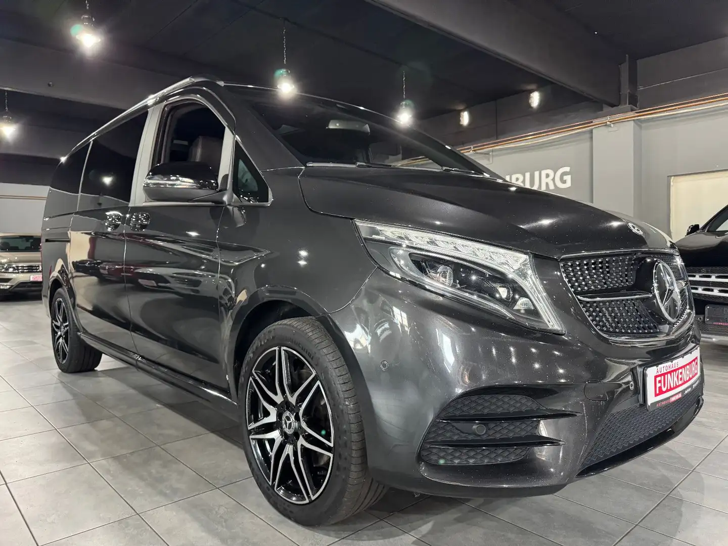 Mercedes-Benz V 300 d 4M Lang AMG PANO/DISTR/AUT/LED/BURMESTER Grau - 1