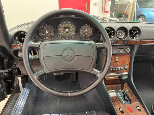 Mercedes-Benz SL view 7