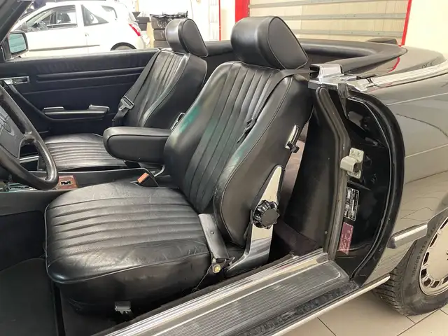 Mercedes-Benz SL view 8