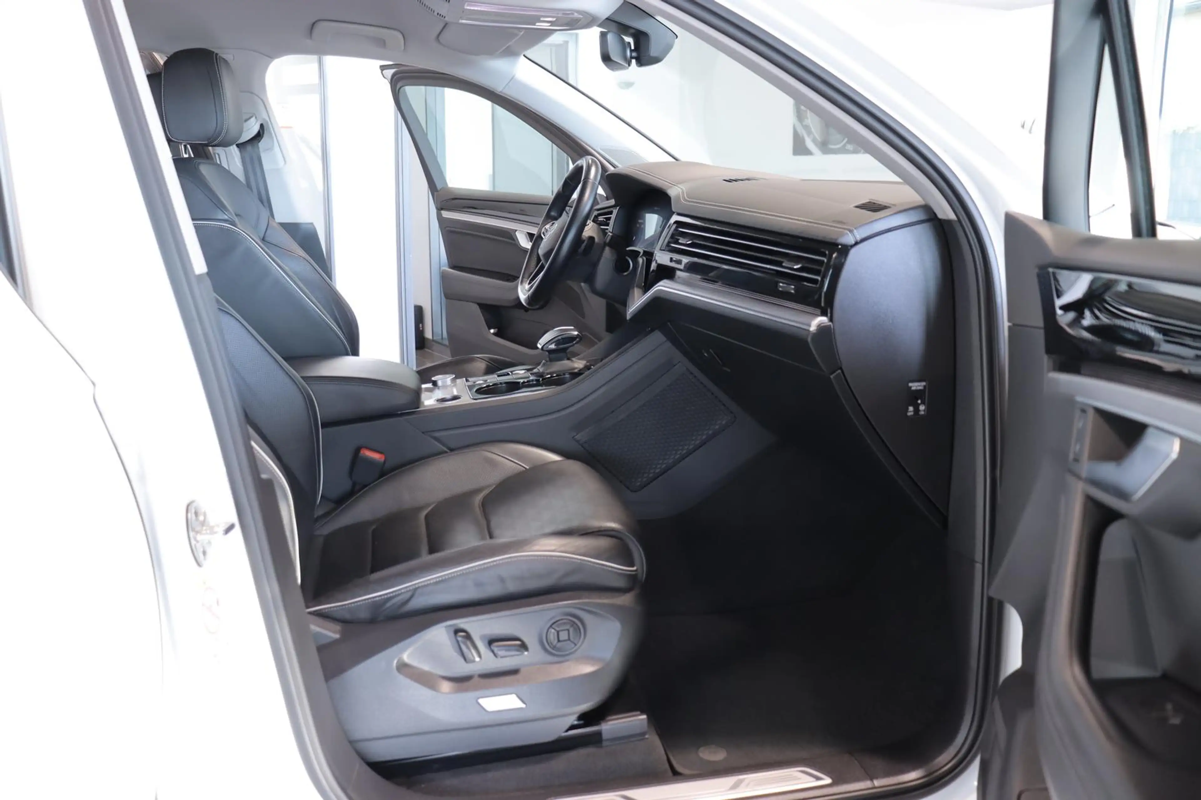 Volkswagen Touareg 3.0 TDI Elegance 4M *MATRIX*VIRTUAL*AHK* — photo 13