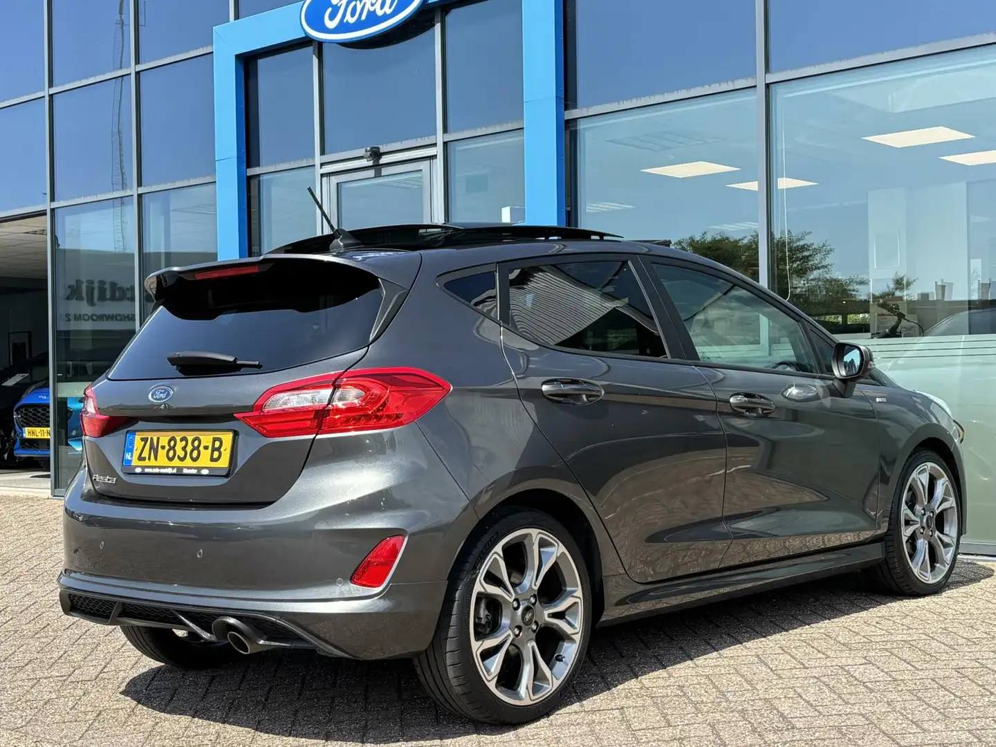 Ford Fiesta 1.0 EcoBoost ST-Line 100PK Winterpack Panodak Crui Grijs - 2