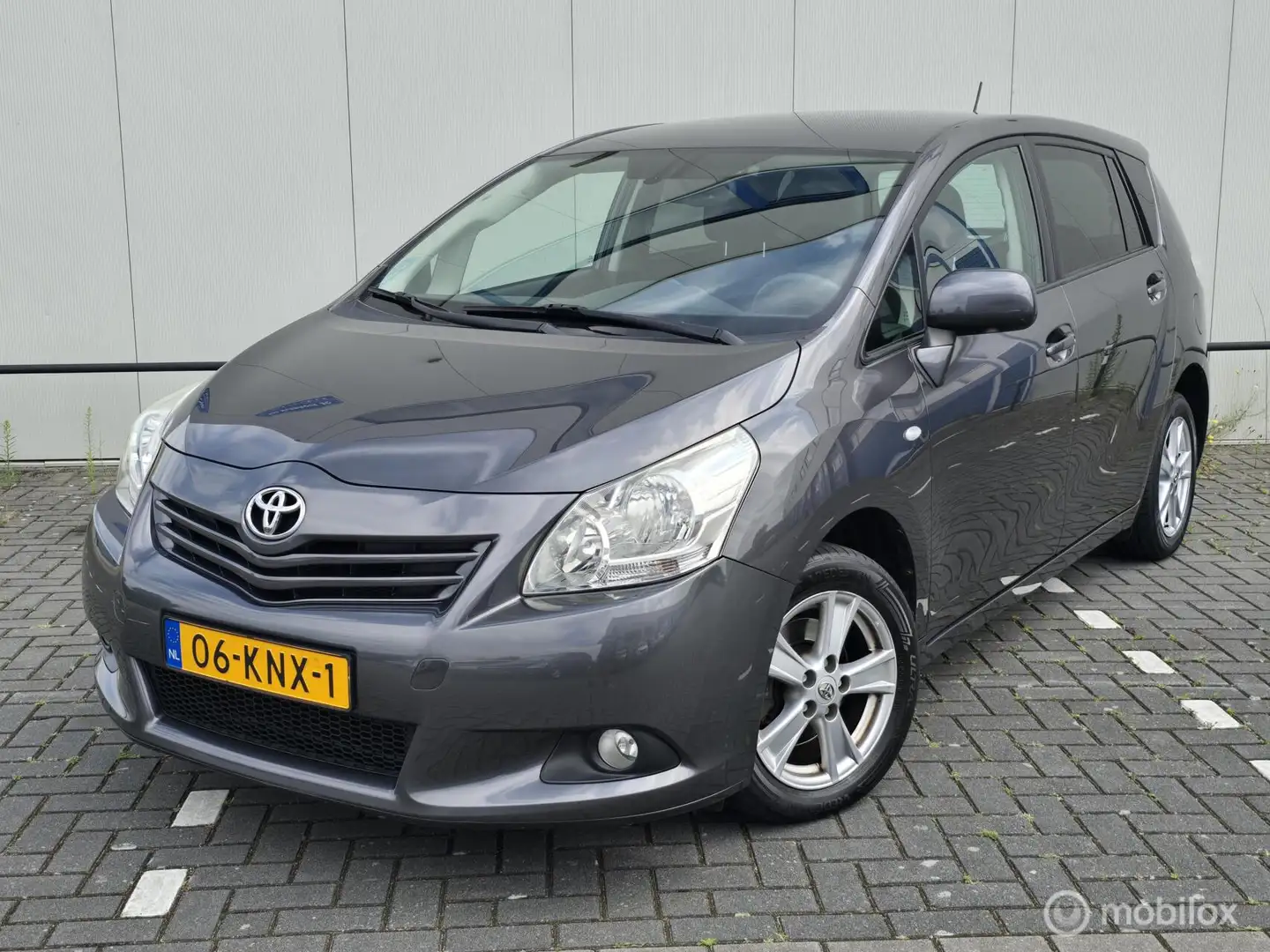 Toyota Verso 1.6 VVT-i Aspiration Nieuwe APK! Серый - 1