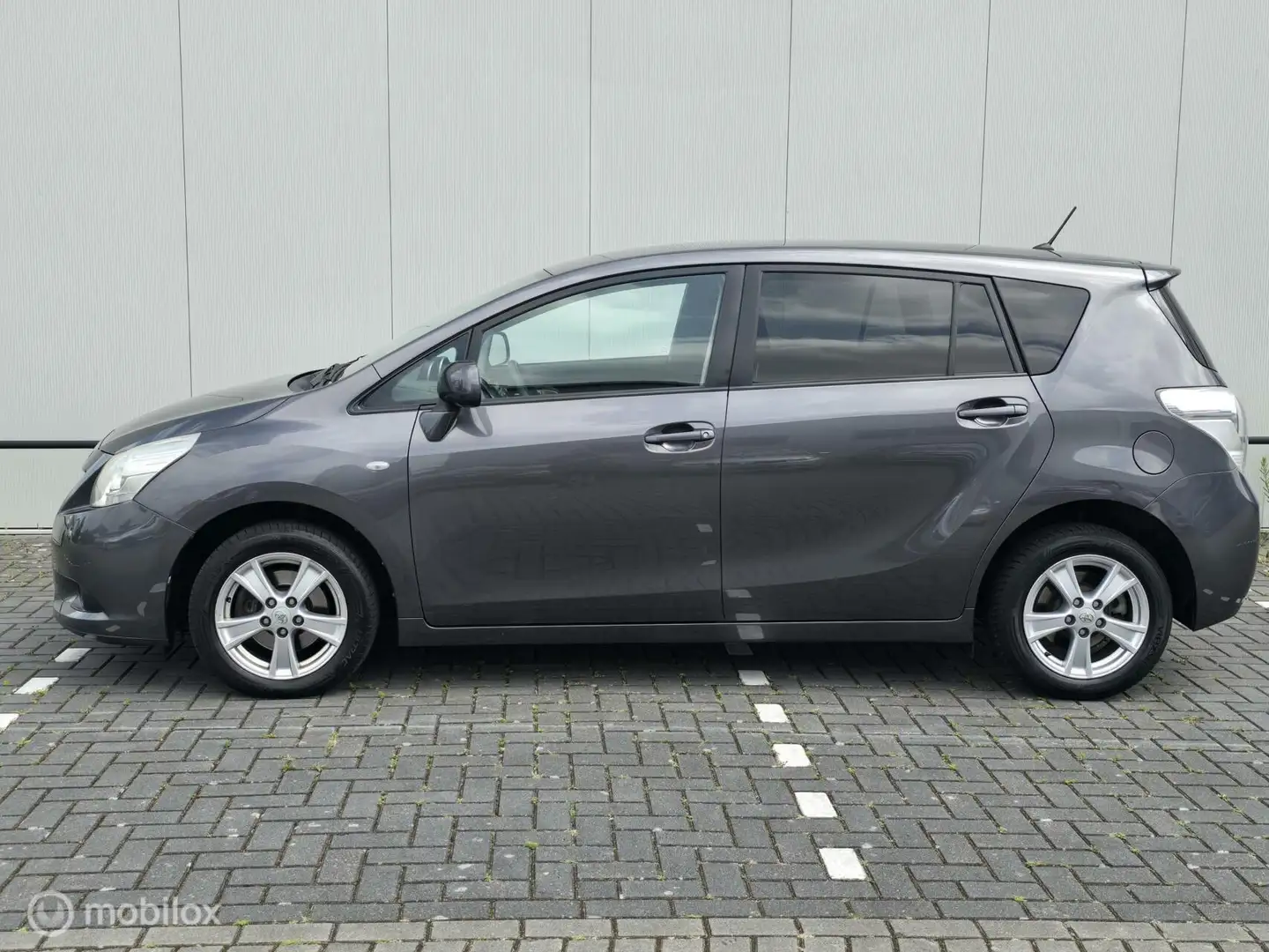 Toyota Verso 1.6 VVT-i Aspiration Nieuwe APK! Серый - 2