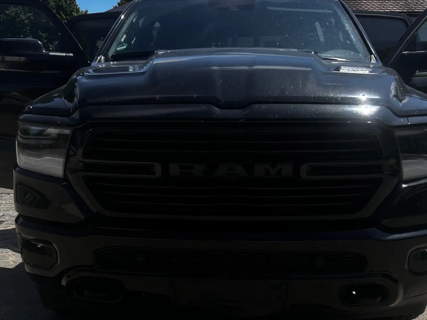 Dodge RAM 1500 Laramiie 4x4 Siyah - 1