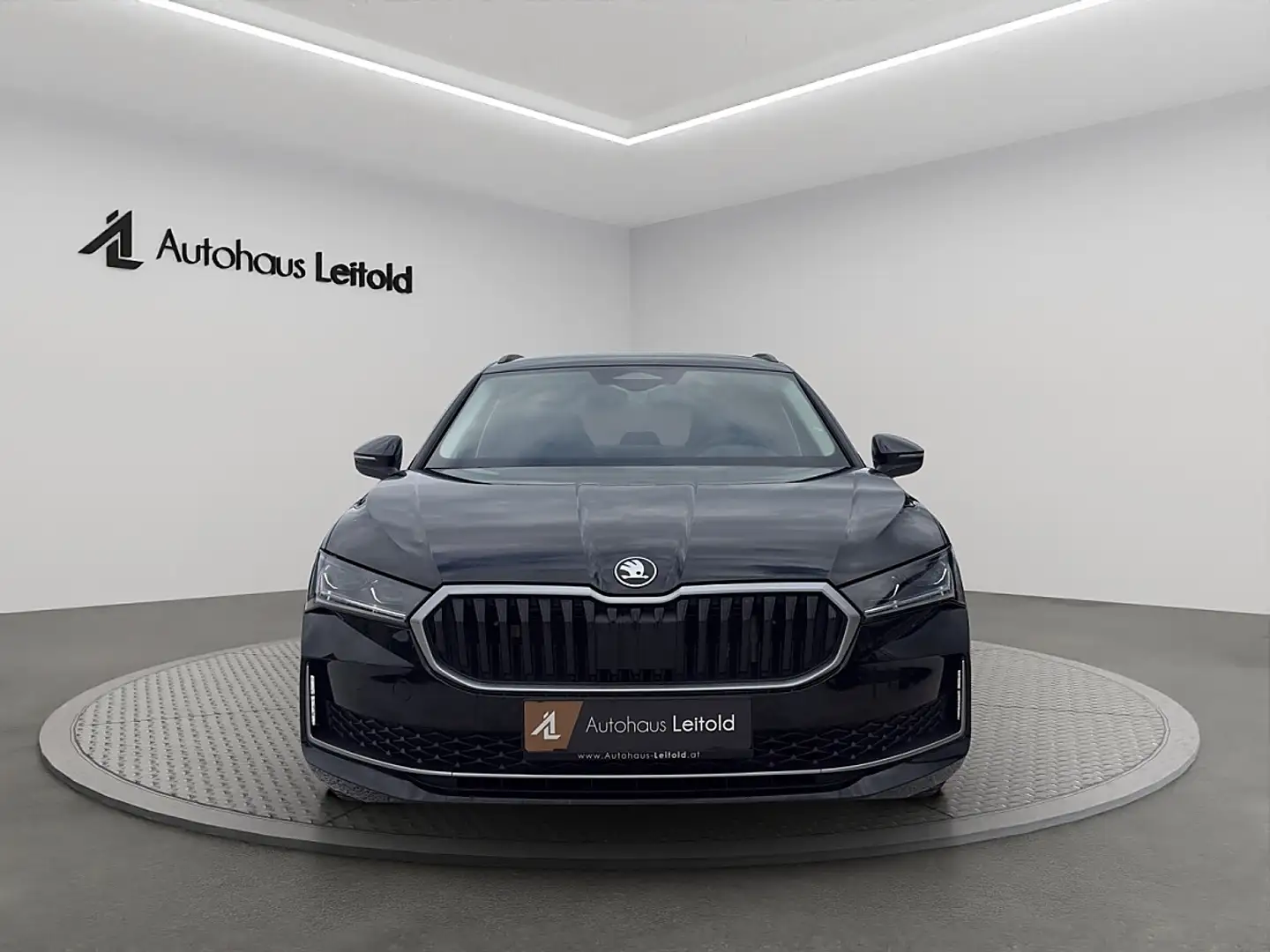 Skoda Superb Kombi 2,0 TDI Selection DSG AHK CAM MATRIX HEAD... Schwarz - 2
