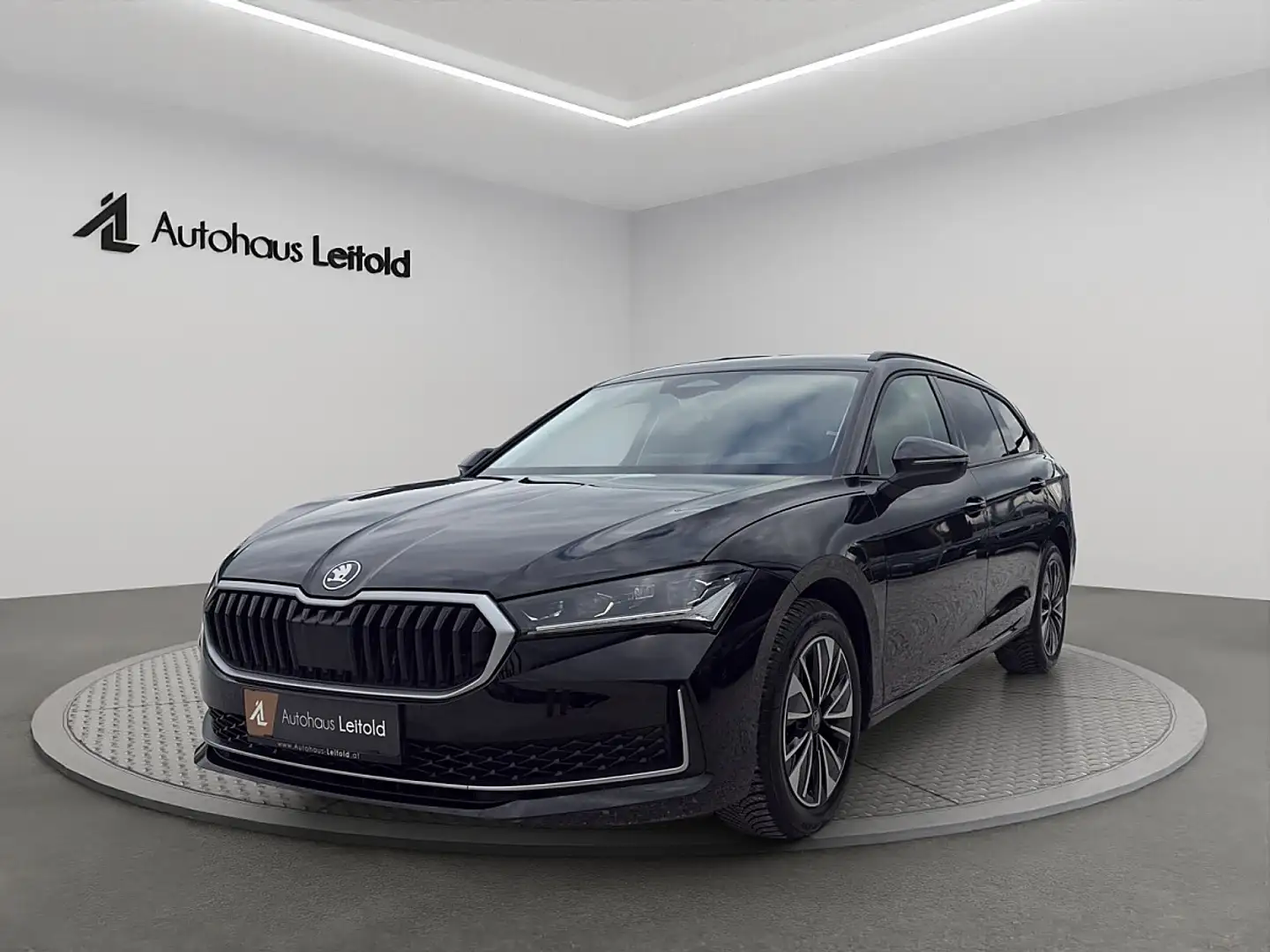 Skoda Superb Kombi 2,0 TDI Selection DSG AHK CAM MATRIX HEAD... Schwarz - 1