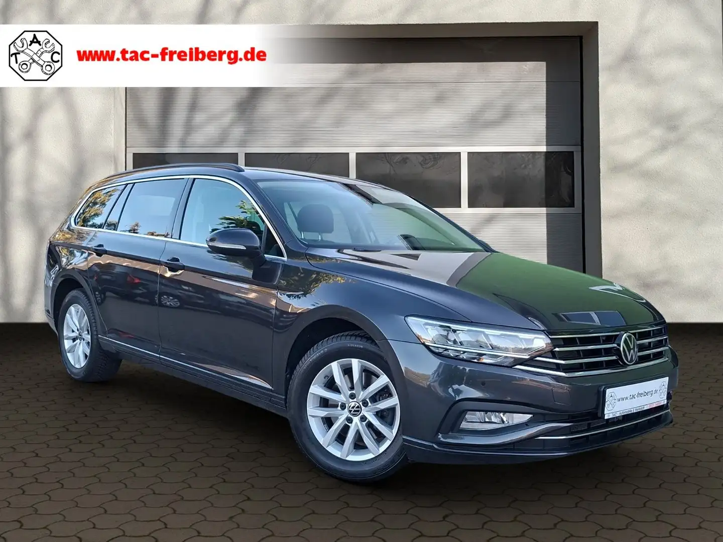 Volkswagen Passat Variant Business/AHK/NAVI/LED/ACC Grau - 1