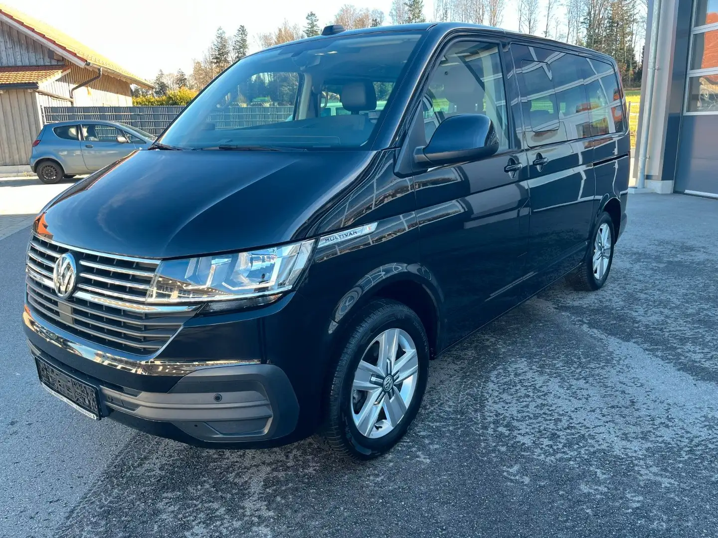 Volkswagen T6 Multivan DSG/AHK/Leder/Virtual/Doppel Schiebe Schwarz - 1