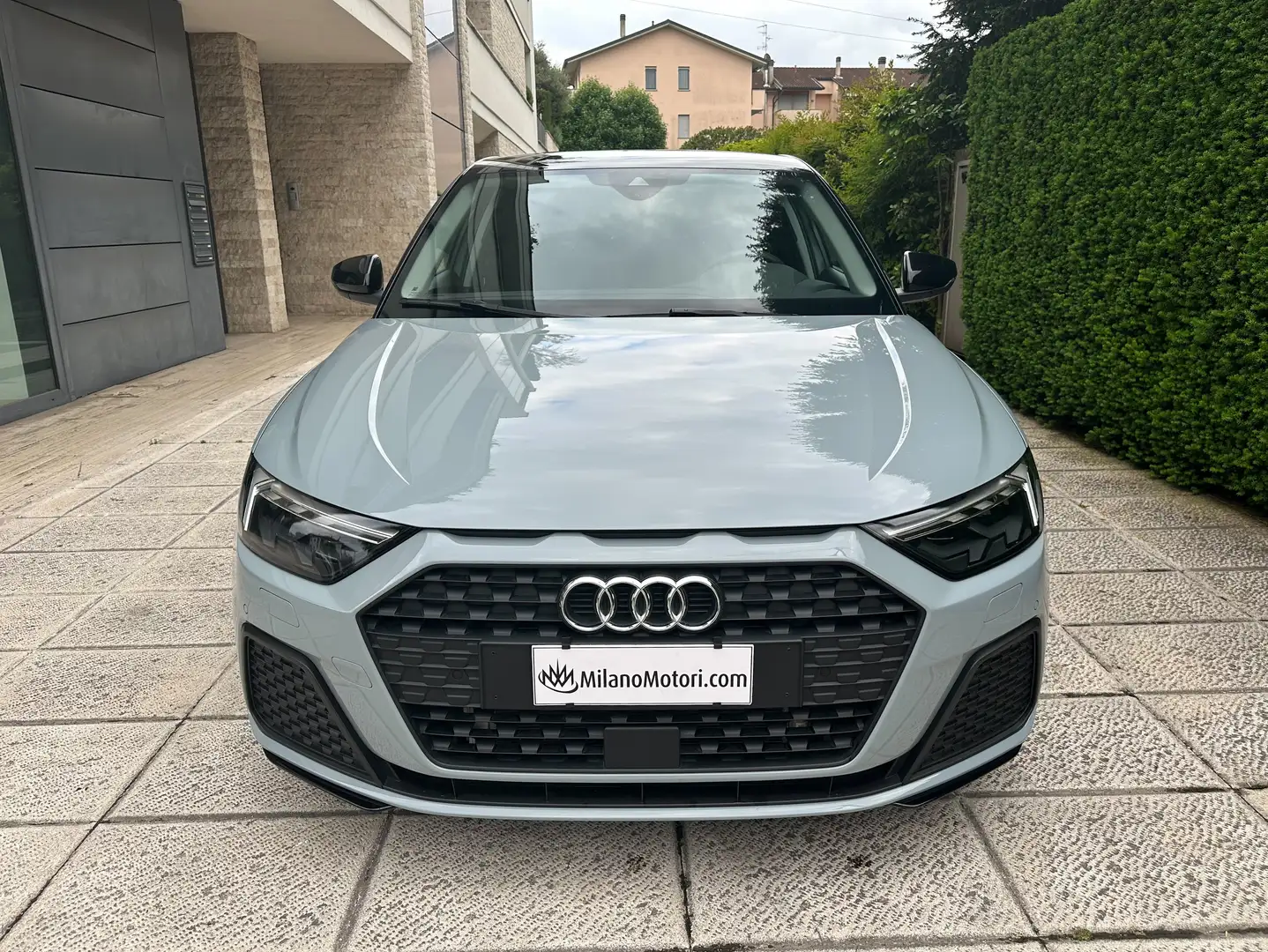 Audi A1 Sportback 1.0tfsi Admired Adv 110cv s-tronic Promo Gris - 2