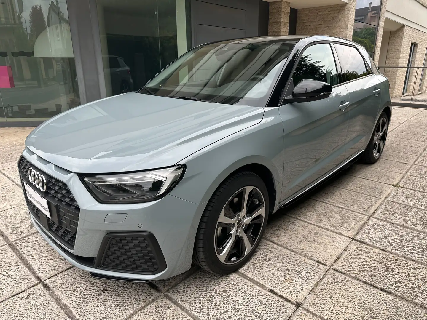 Audi A1 Sportback 1.0tfsi Admired Adv 110cv s-tronic Promo Gris - 1