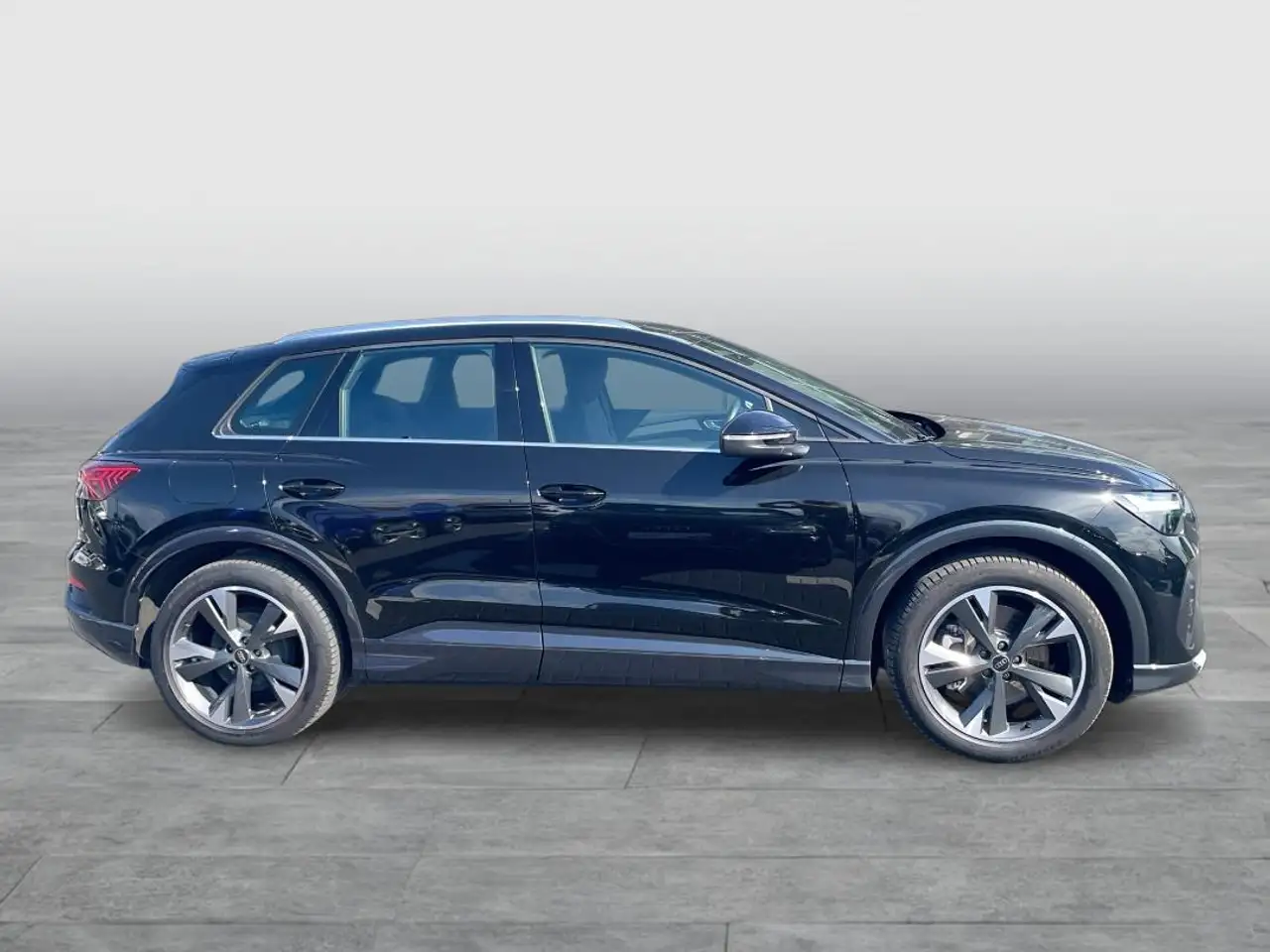 Audi Q4 40 AHK RFK NAV ACC S-LINE, миниатюра 6