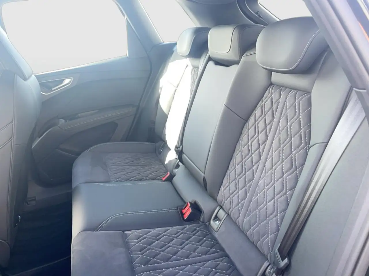 Audi Q4 40 AHK RFK NAV ACC S-LINE, миниатюра 12