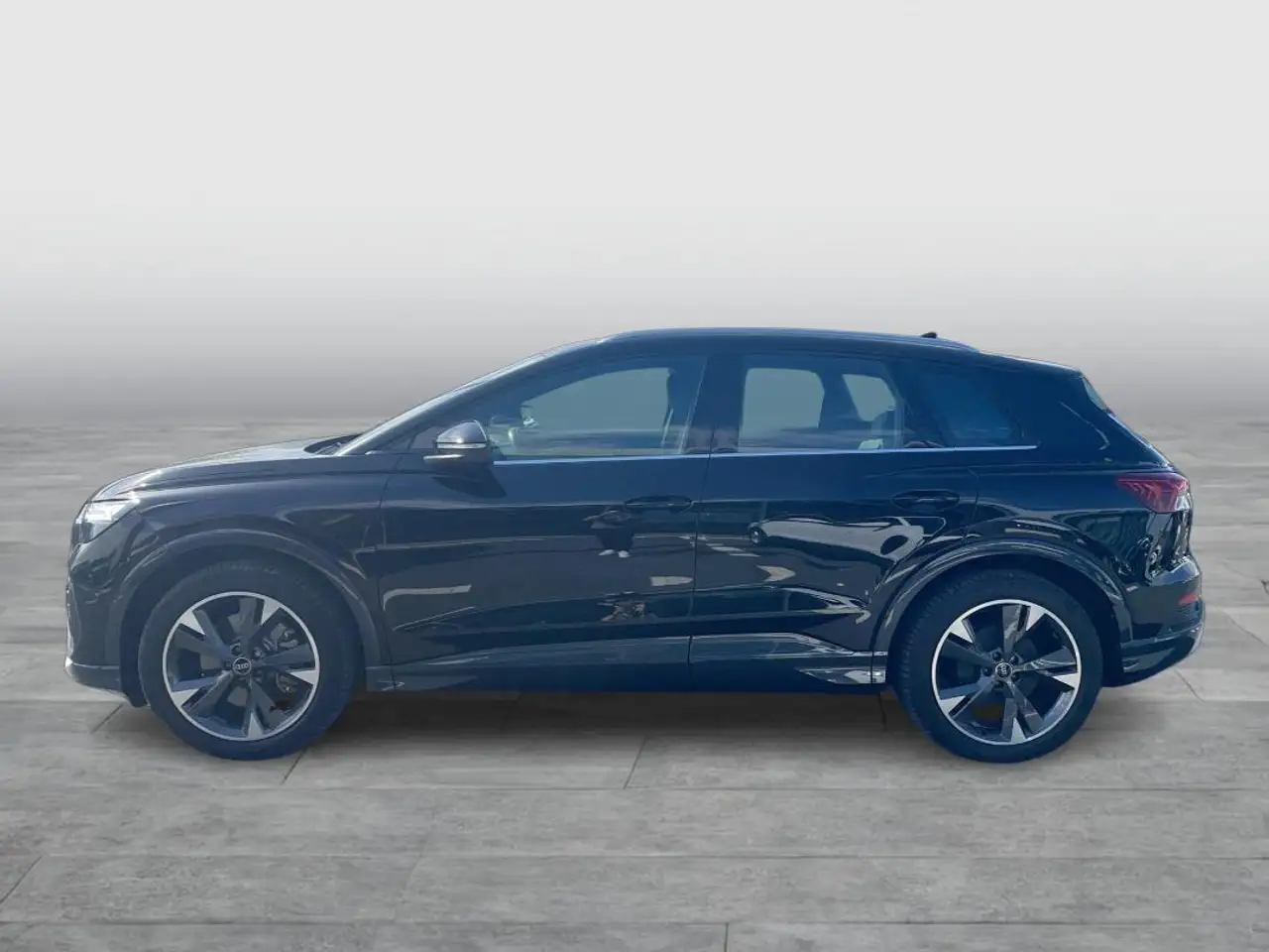 Audi Q4 40 AHK RFK NAV ACC S-LINE, миниатюра 2
