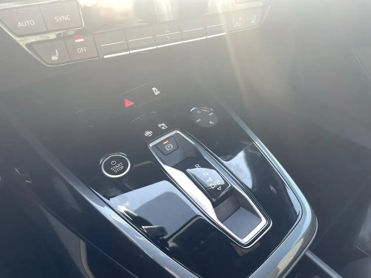 Audi Q4 40 AHK RFK NAV ACC S-LINE, миниатюра 21